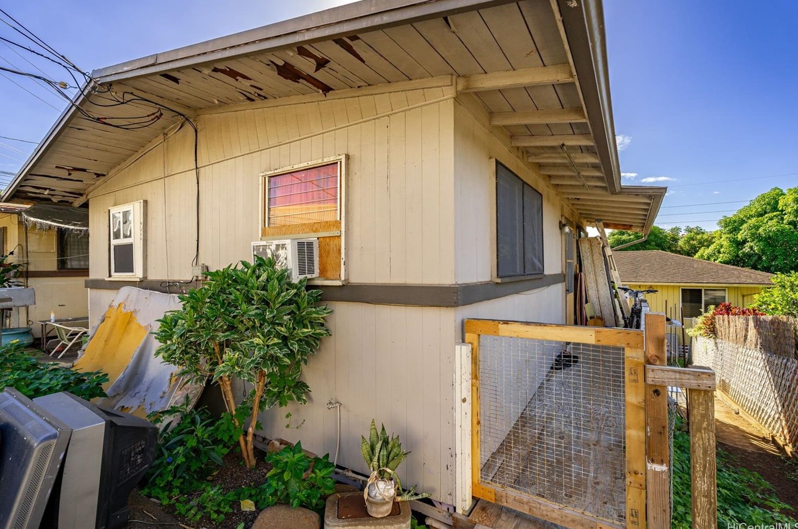 735 Kamehameha Hwy, Pearl City HI 96782-2680 exterior