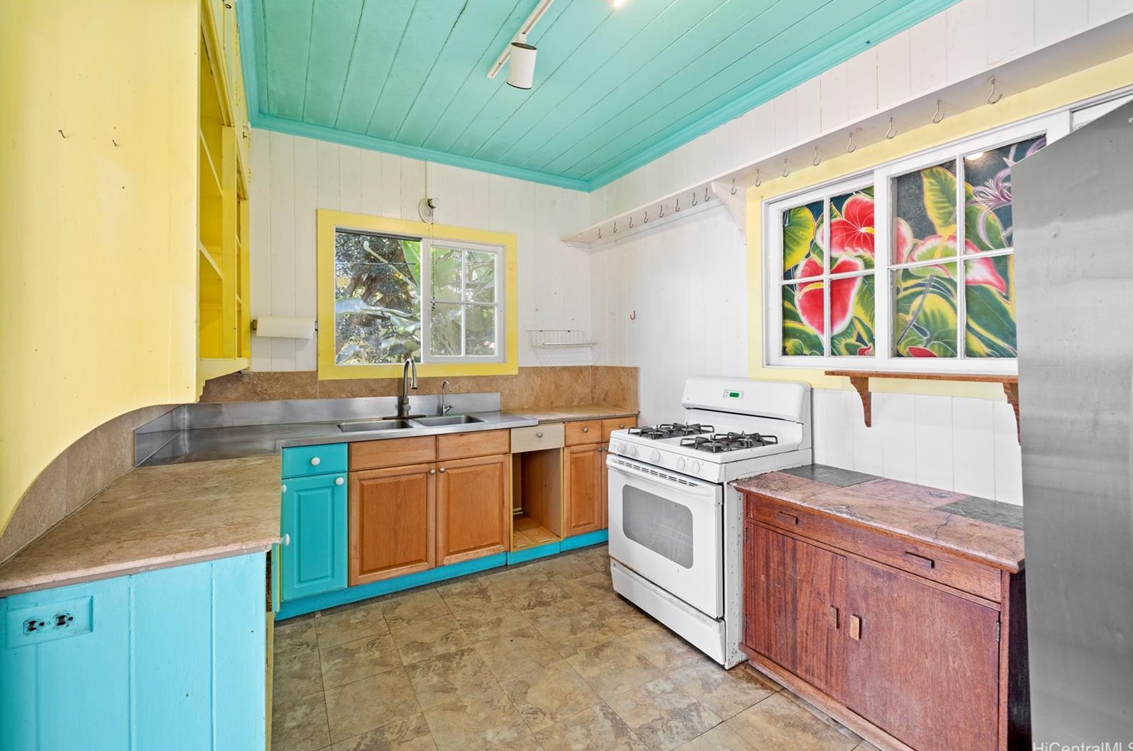 1136 Koohoo Pl, Kailua HI  96734-3275 exterior