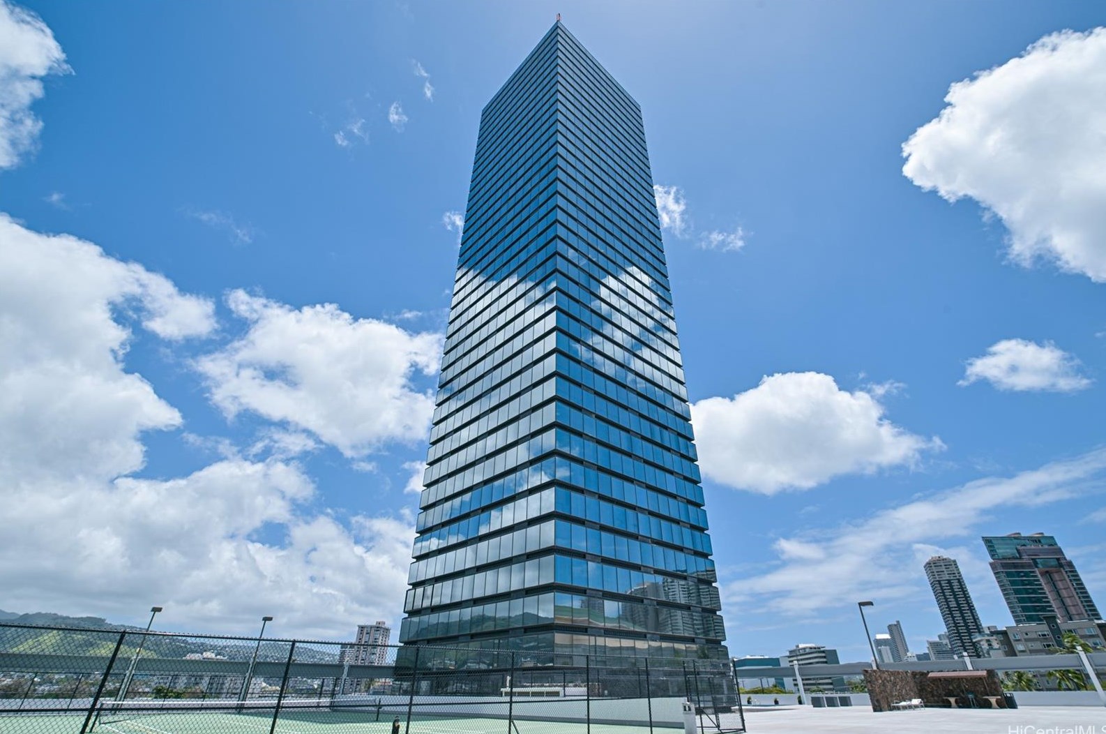 1750 Kalakaua Ave, Honolulu HI 96826-3700 exterior
