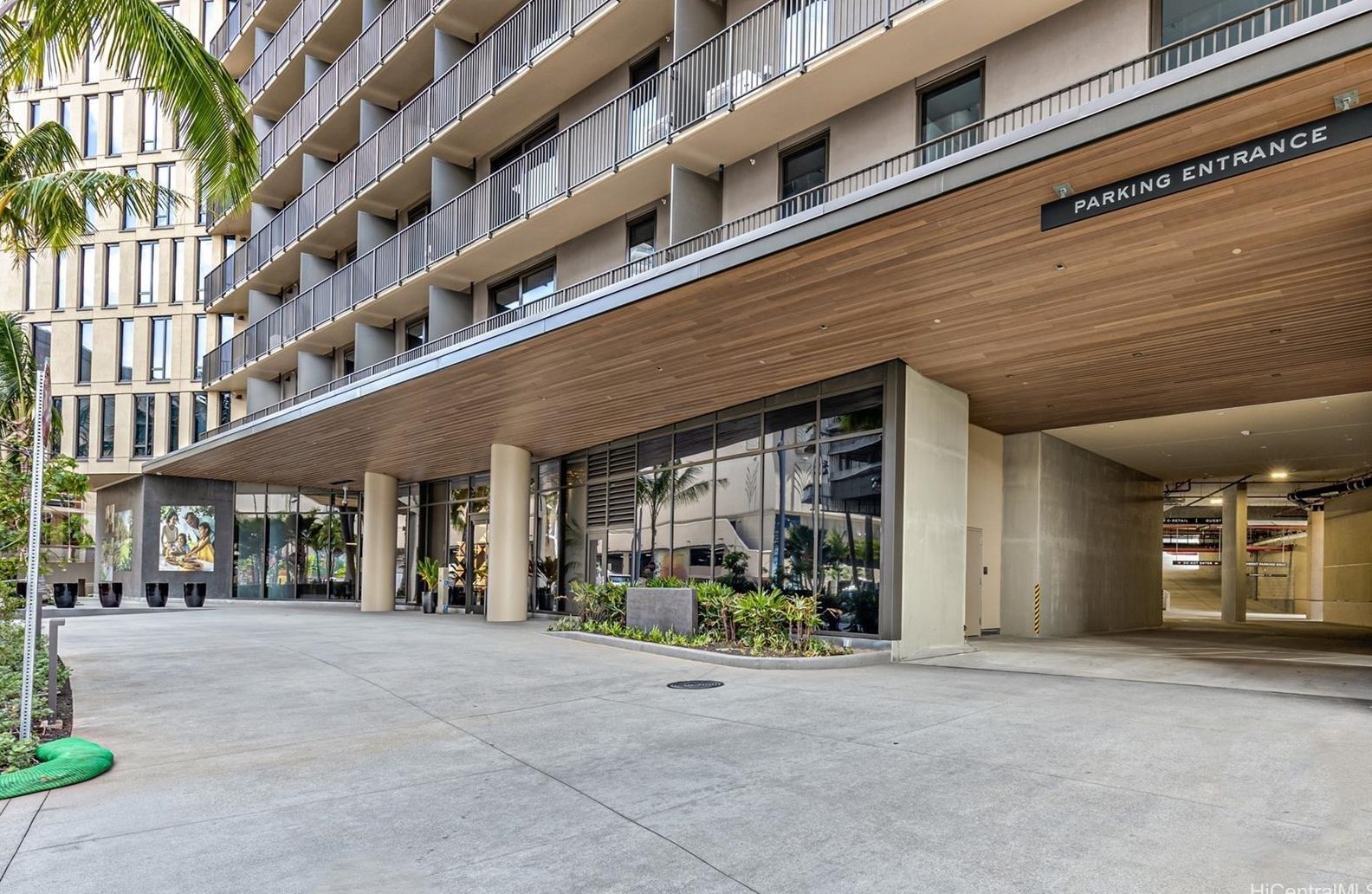 987 Queen St, Honolulu HI  96814-4118 exterior