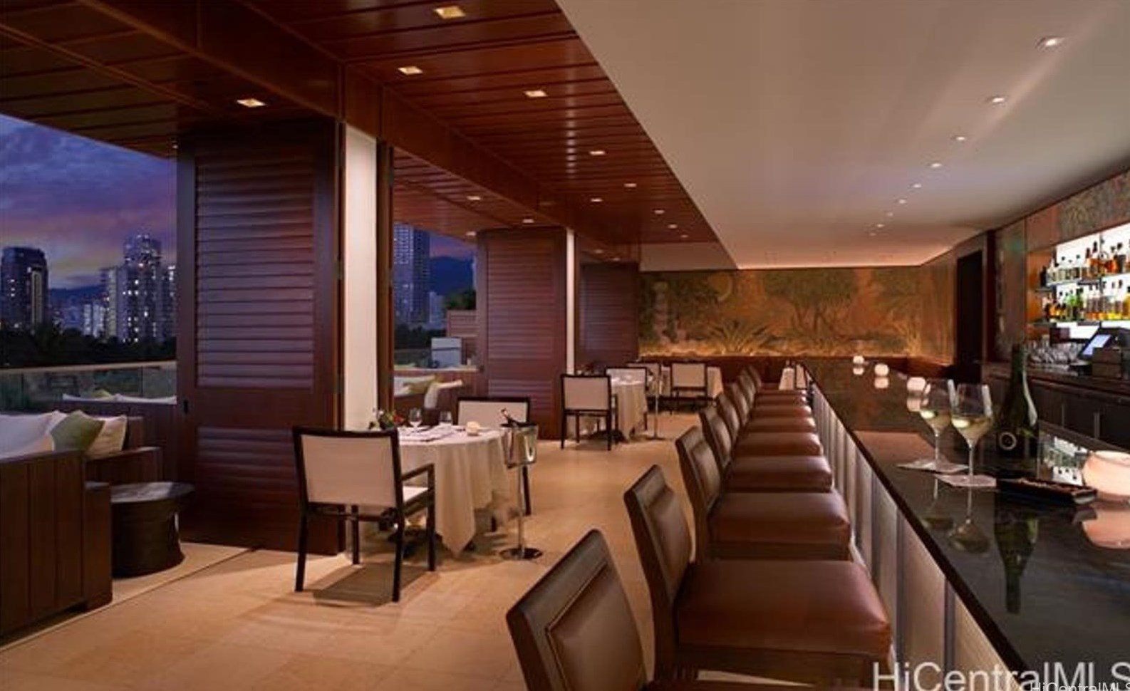 223 Saratoga Rd, Honolulu HI  96815-1942 exterior