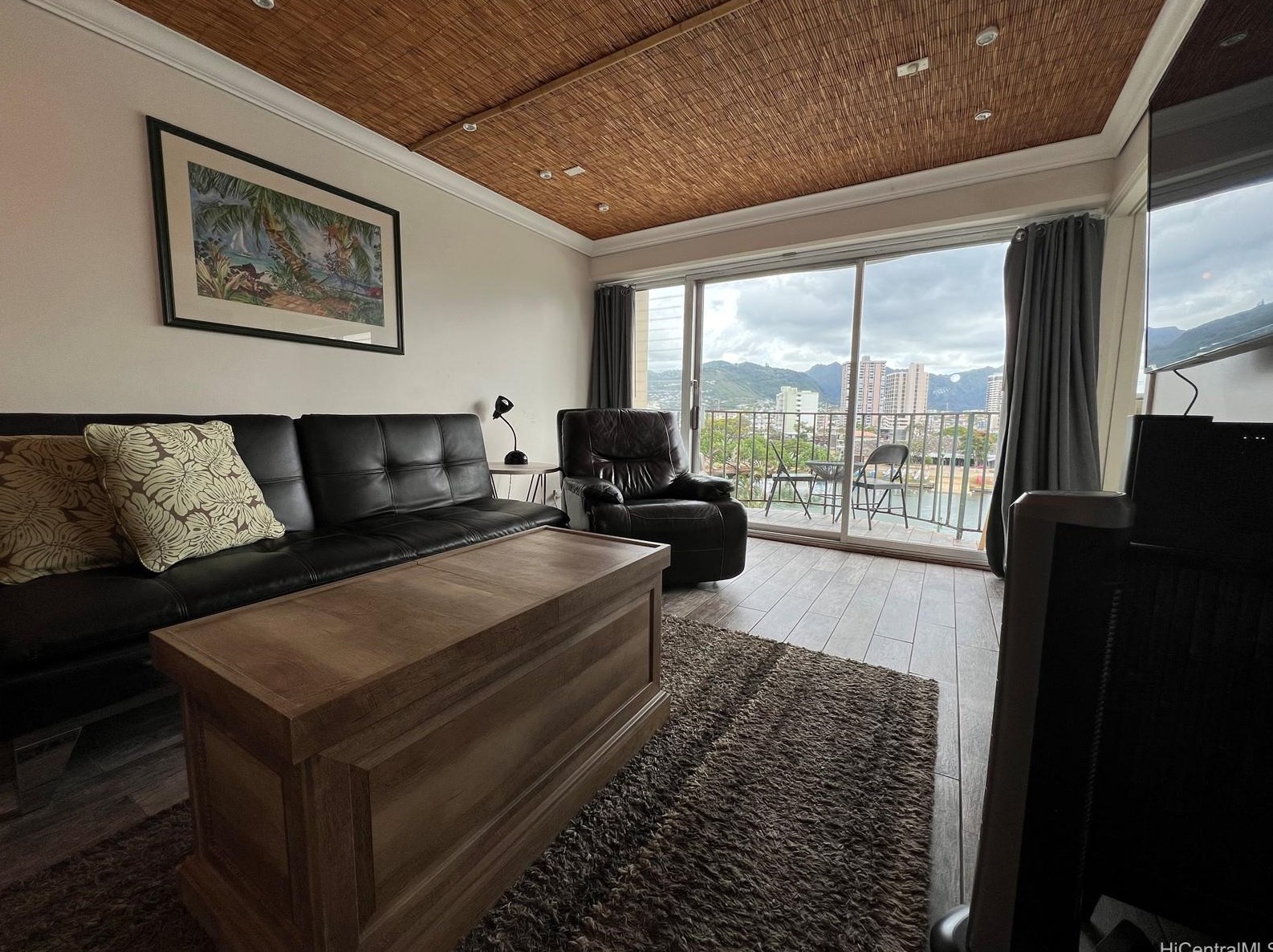 1909 Ala Wai Blvd, Honolulu HI  96815-1817 exterior