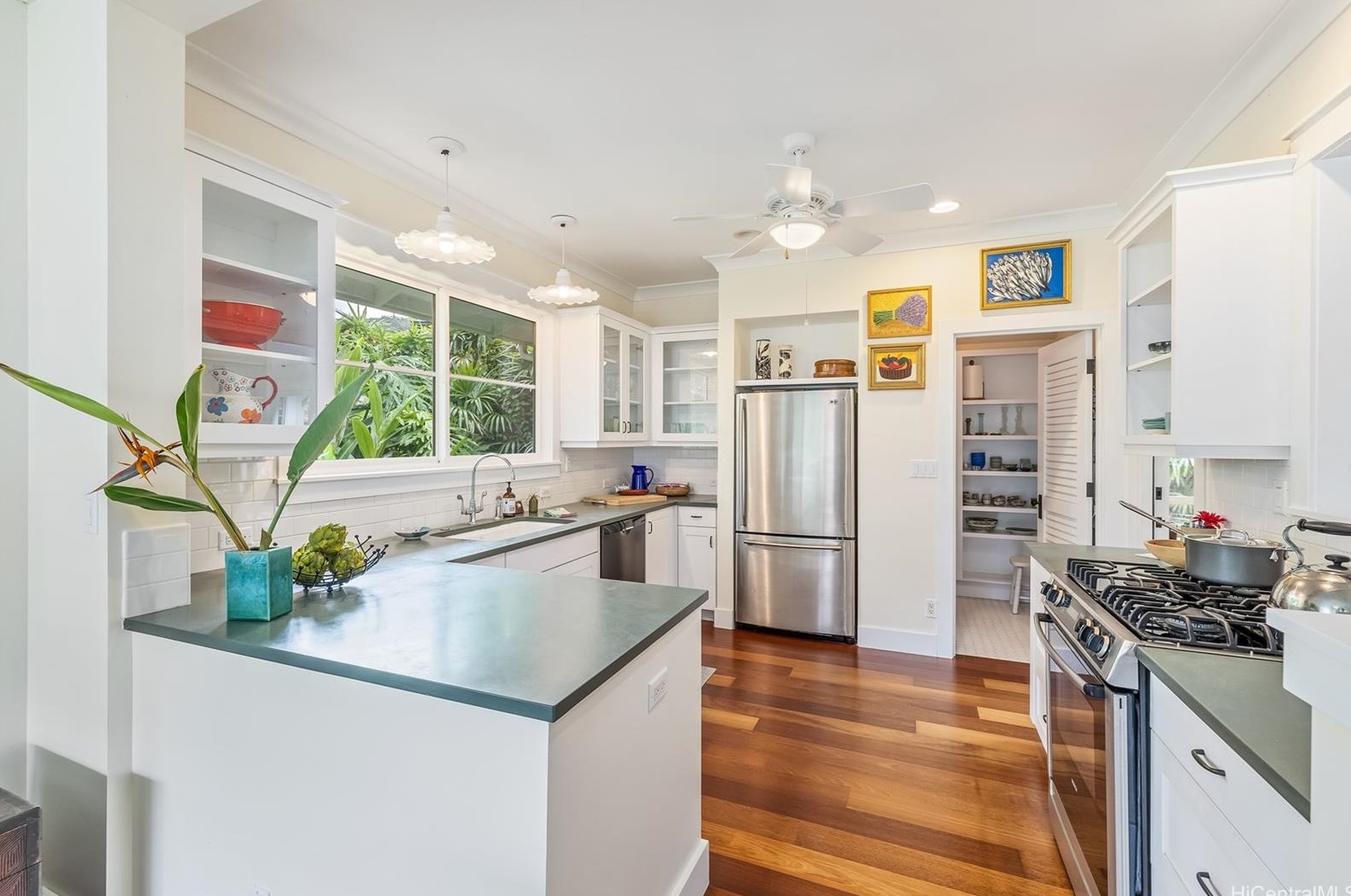 2854 Park St, Honolulu HI 96817-1157 exterior