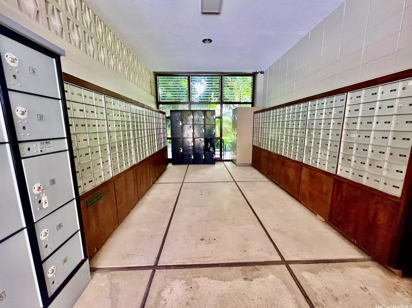 425 Ena Rd, Honolulu HI  96815-1735 exterior