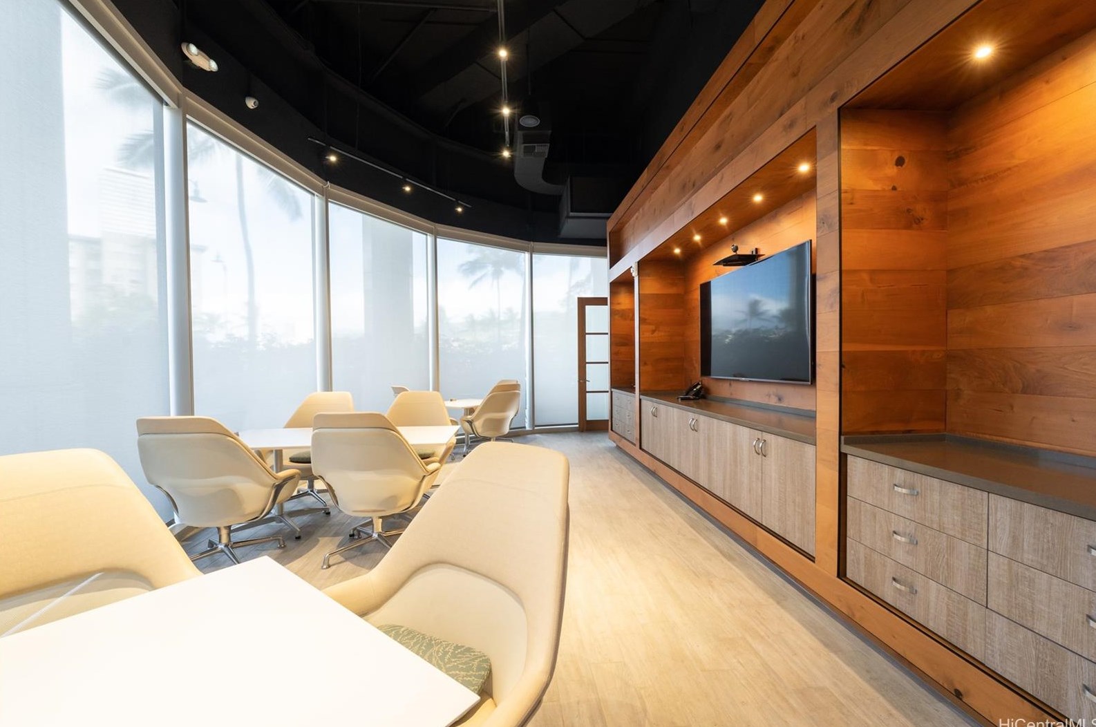 1888 Kalakaua Ave, Honolulu HI  96815-1510 exterior