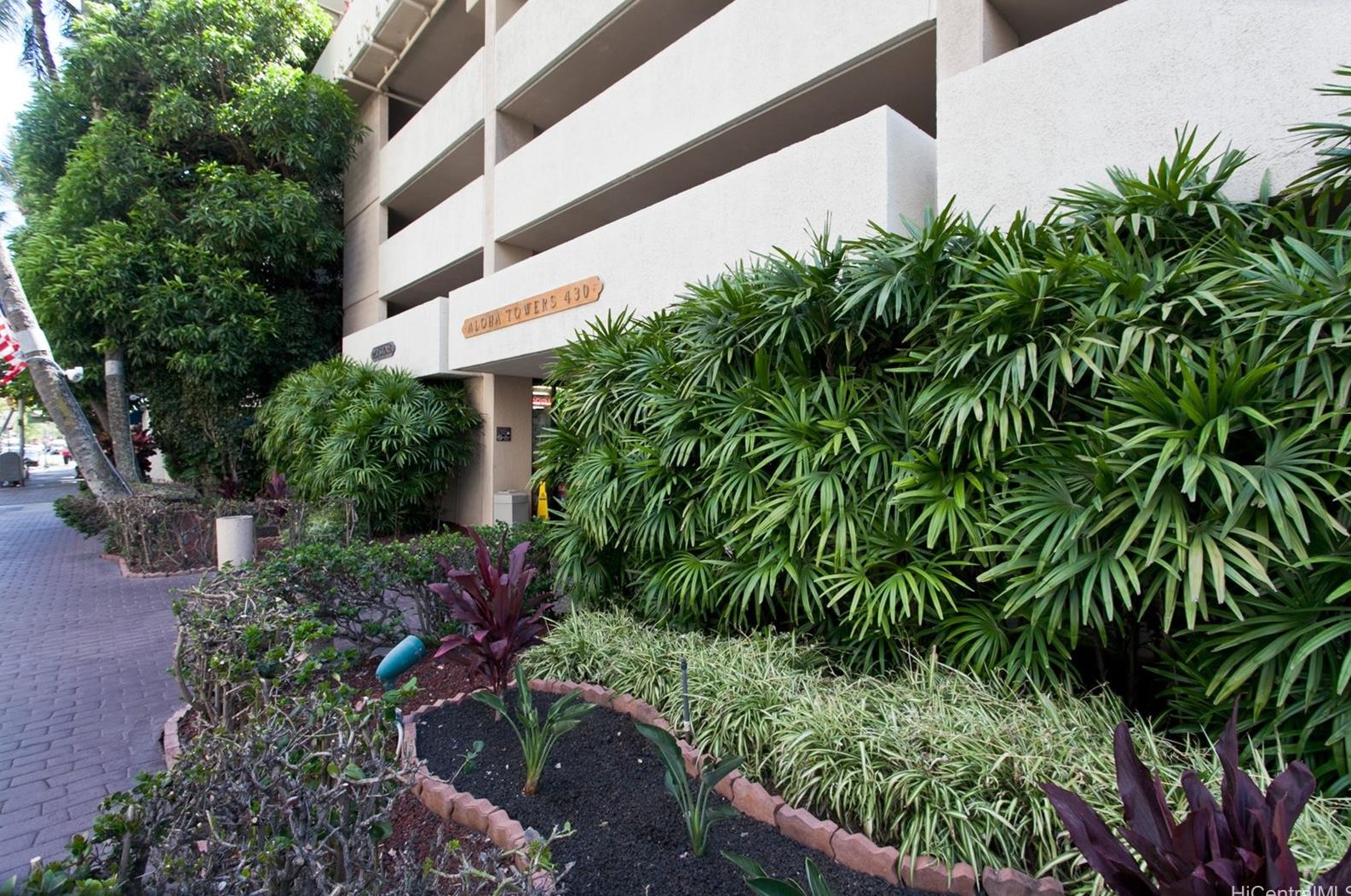 430 Lewers St, Honolulu HI  96815-2444 exterior