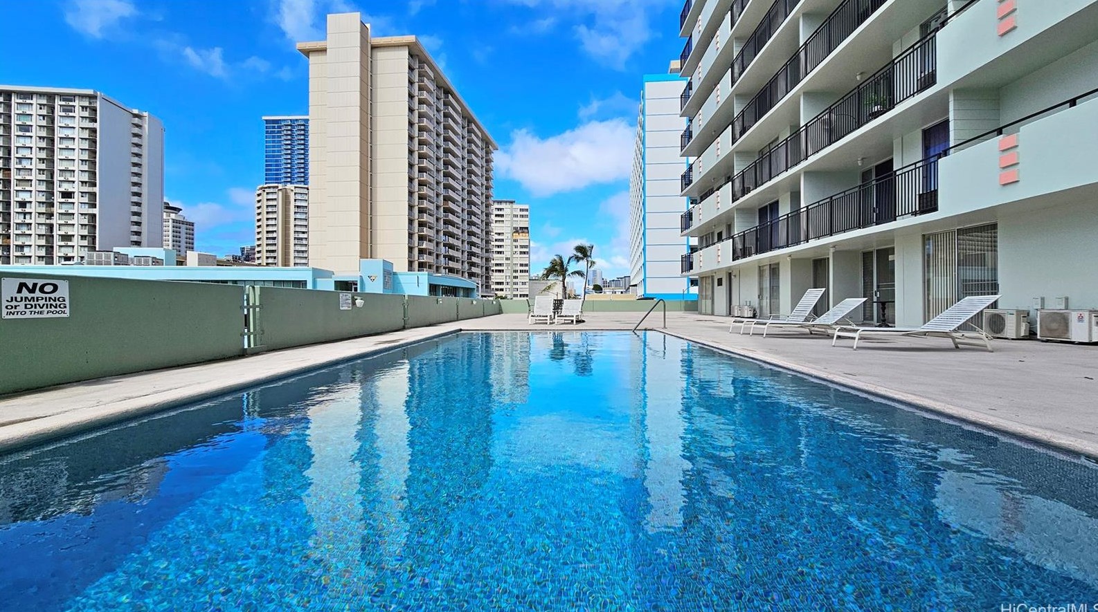 1610 Kanunu St, Honolulu HI  96814-2746 exterior