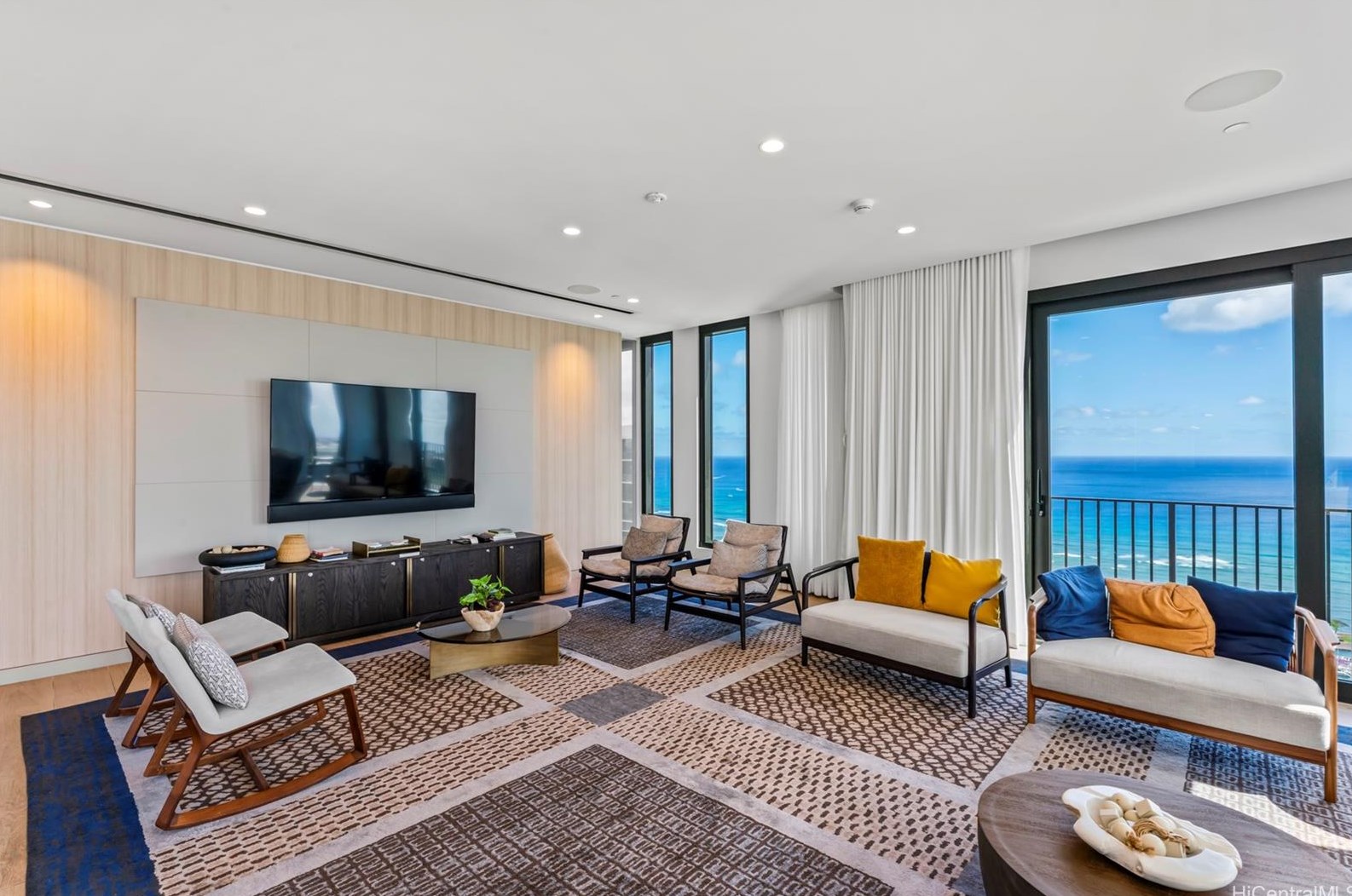 987 Queen St, Honolulu HI  96814-4118 exterior