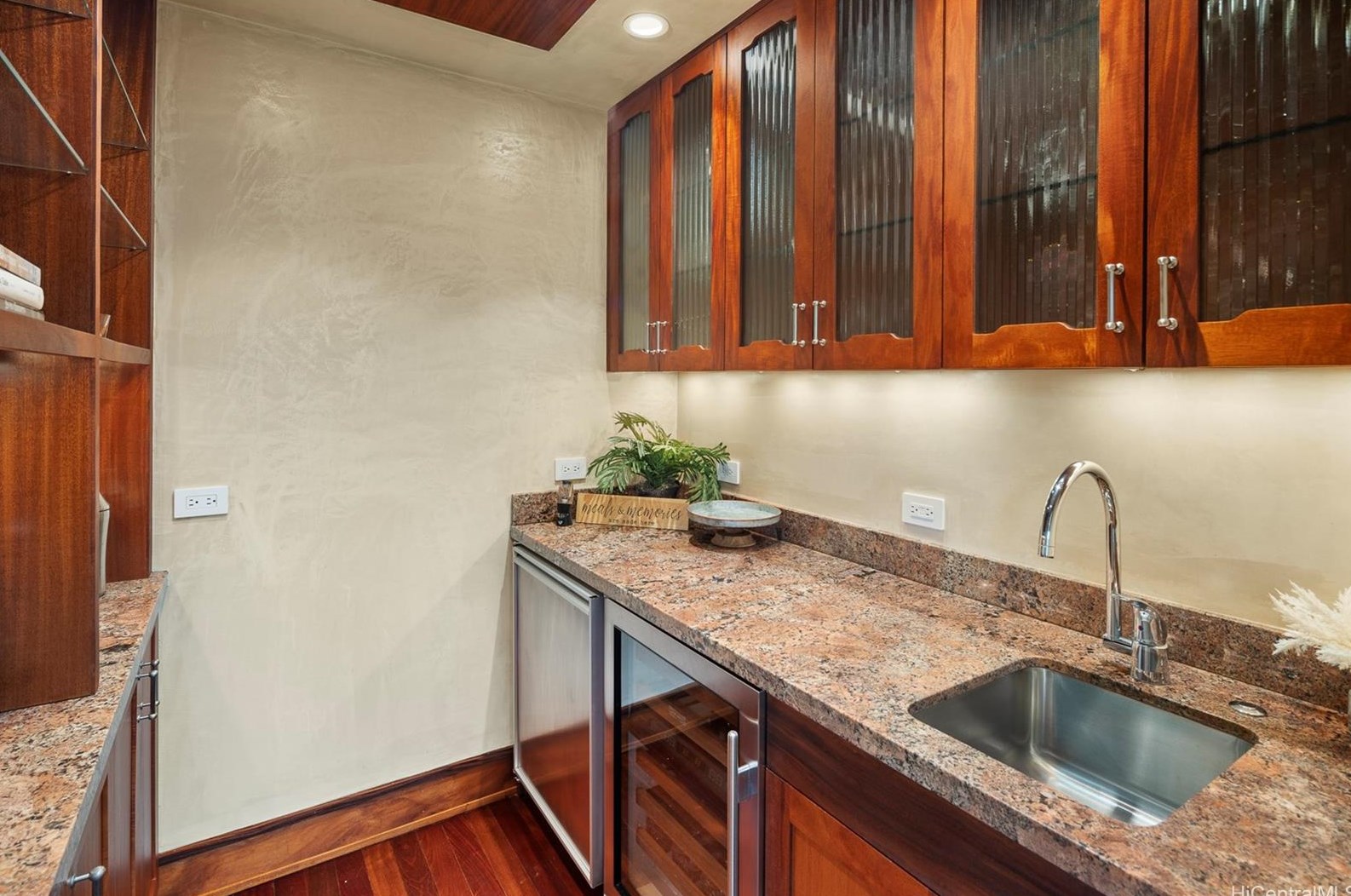 4287 Kahala Ave, Honolulu HI  96816-4821 exterior