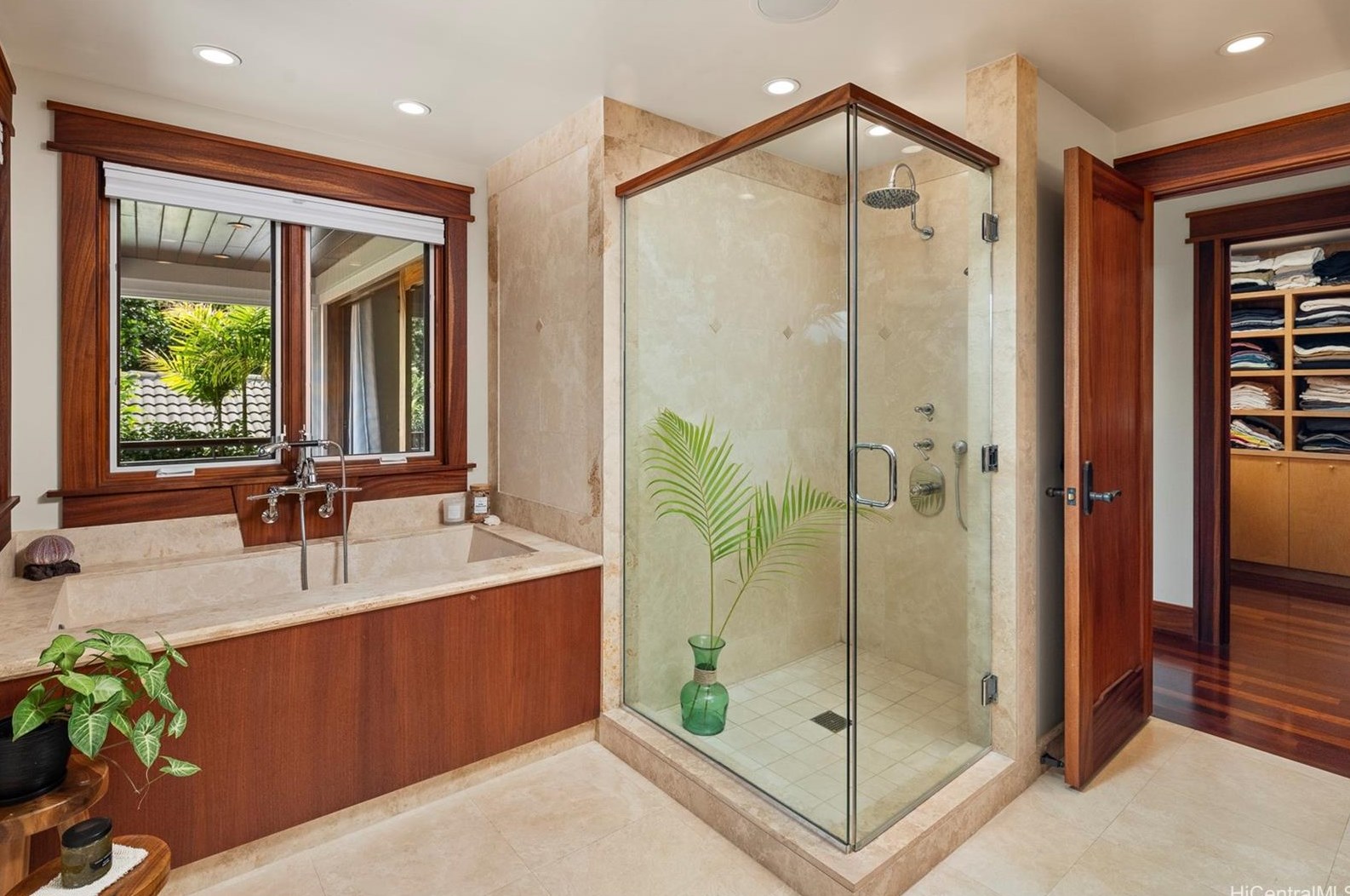 4287 Kahala Ave, Honolulu HI  96816-4821 exterior