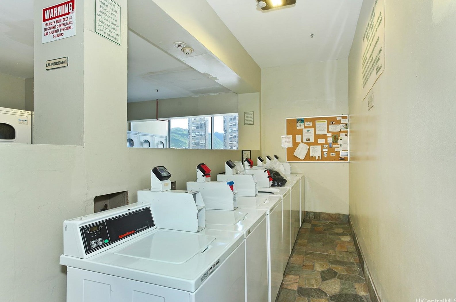 445 Seaside Ave, Honolulu HI  96815-2640 exterior