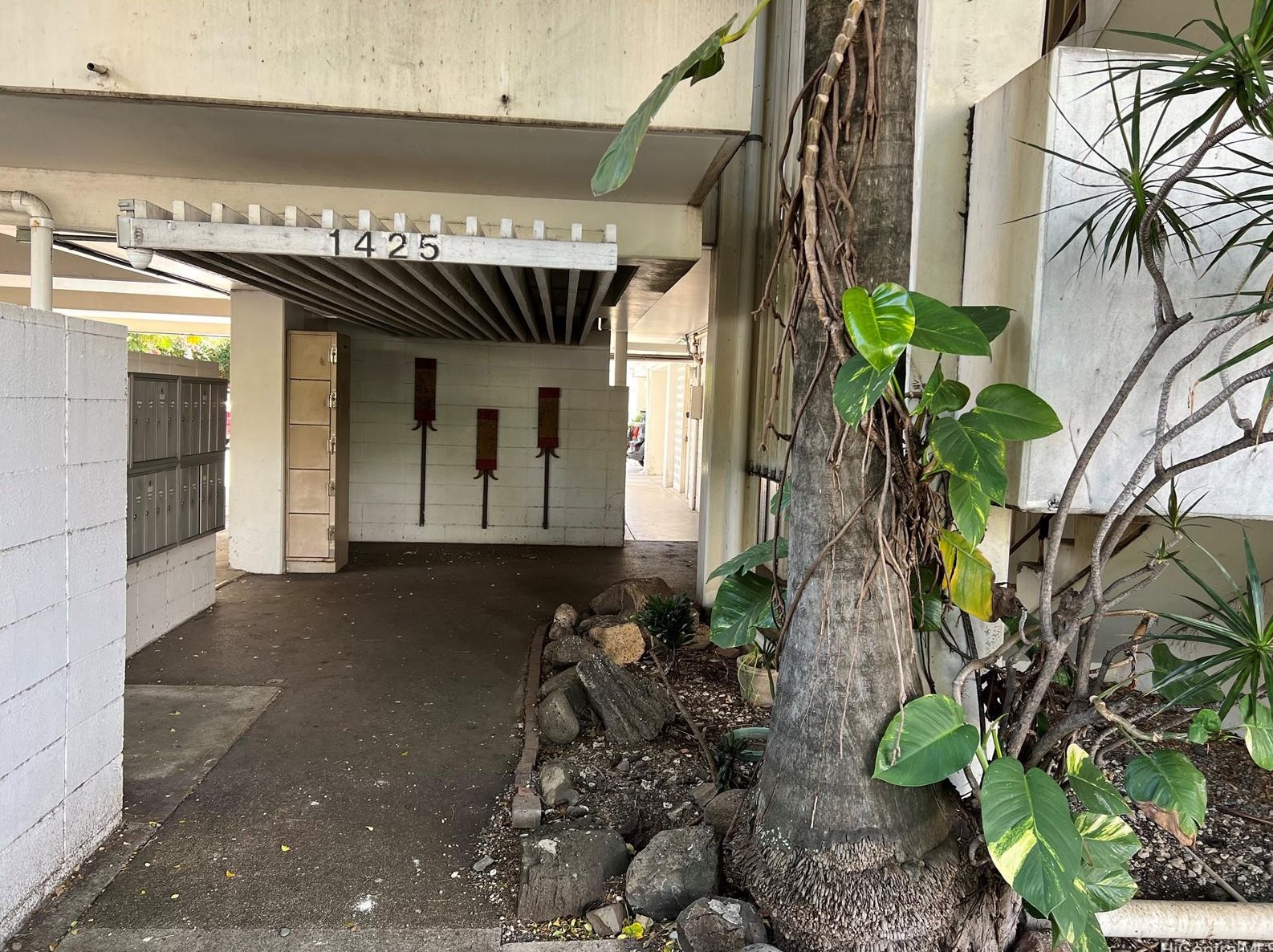 1425 Punahou St, Honolulu HI  96822-4711 exterior
