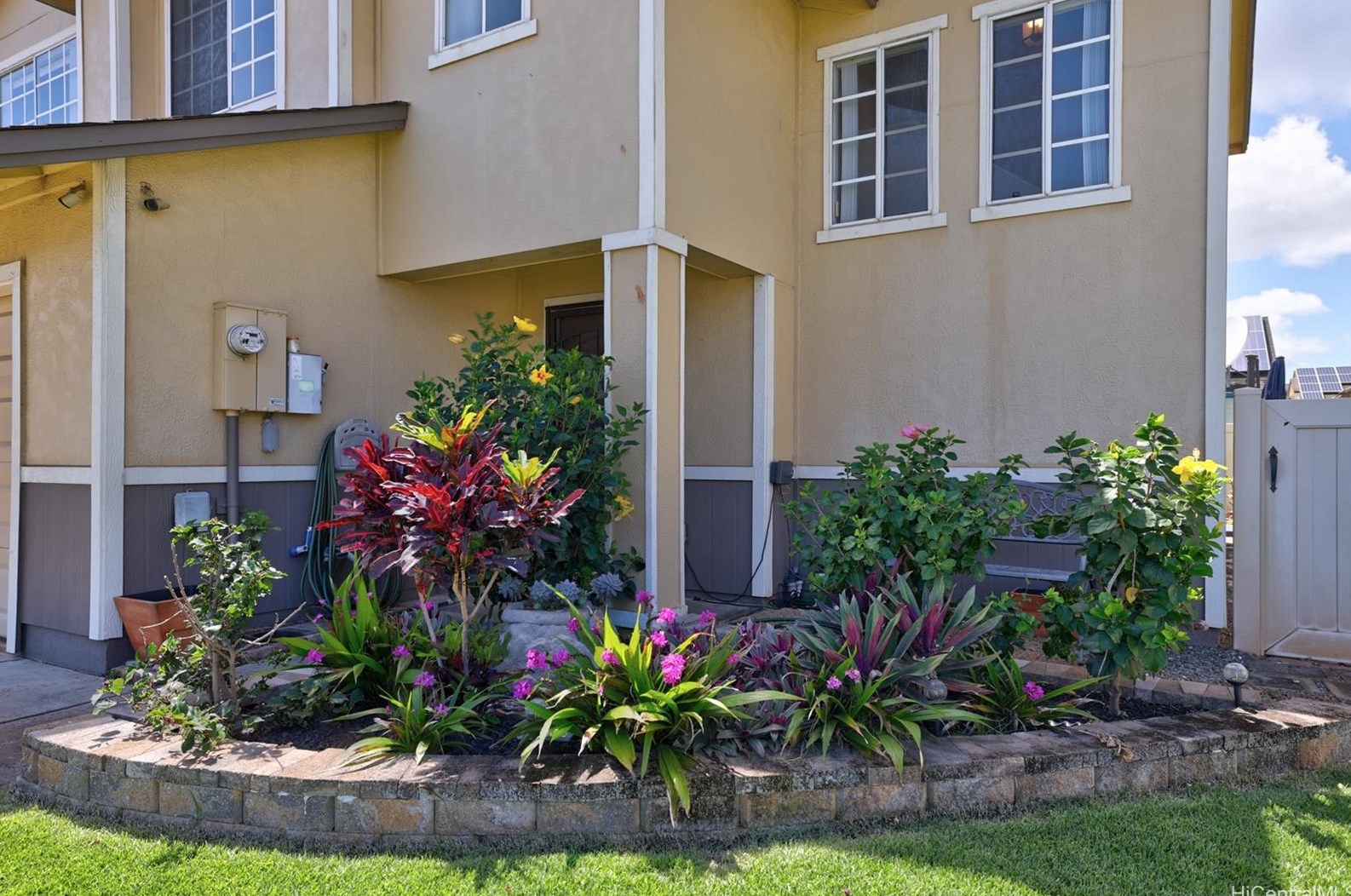 91-324 Hoalauna Pl, Ewa Beach HI  exterior