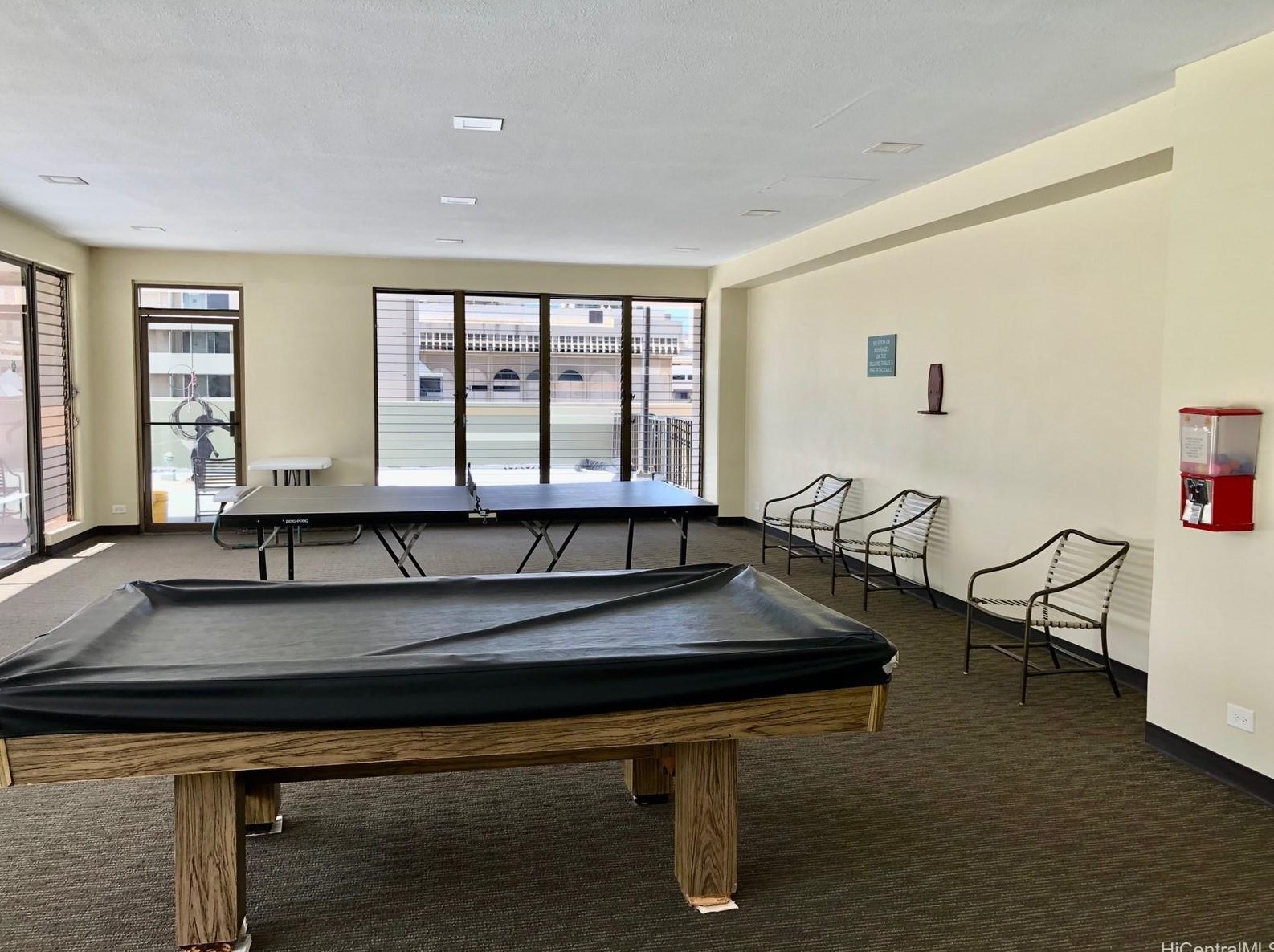 2240 Kuhio Ave, Honolulu HI  96815-2898 exterior