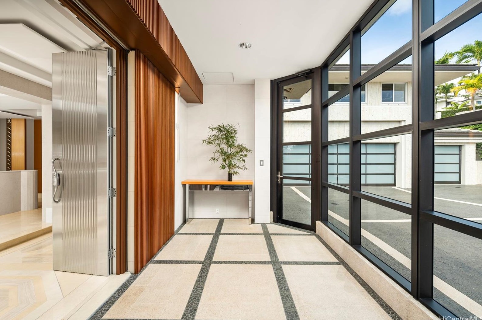 360 Puuikena Dr, Honolulu HI  96821-0025 exterior