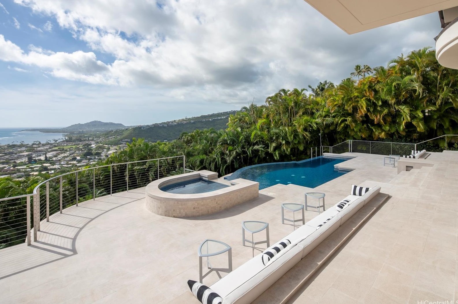 360 Puuikena Dr, Honolulu HI  96821-0025 exterior