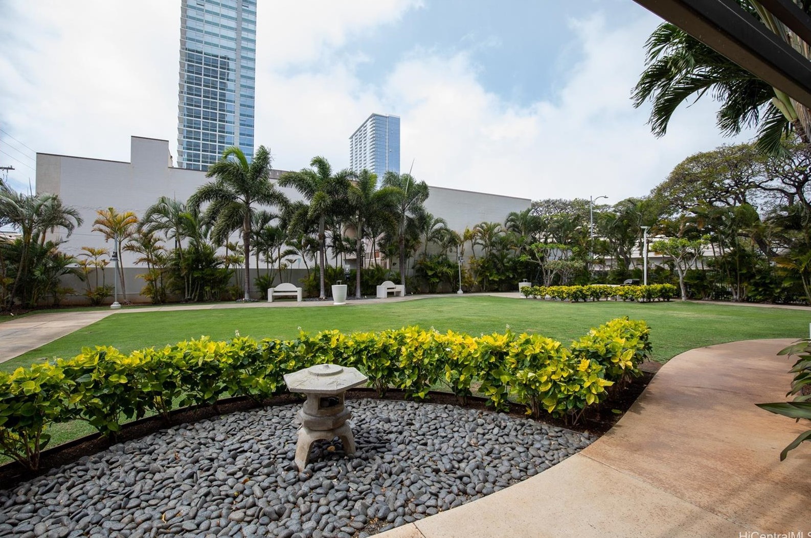 1009 Kapiolani Blvd, Honolulu HI  96814-2103 exterior