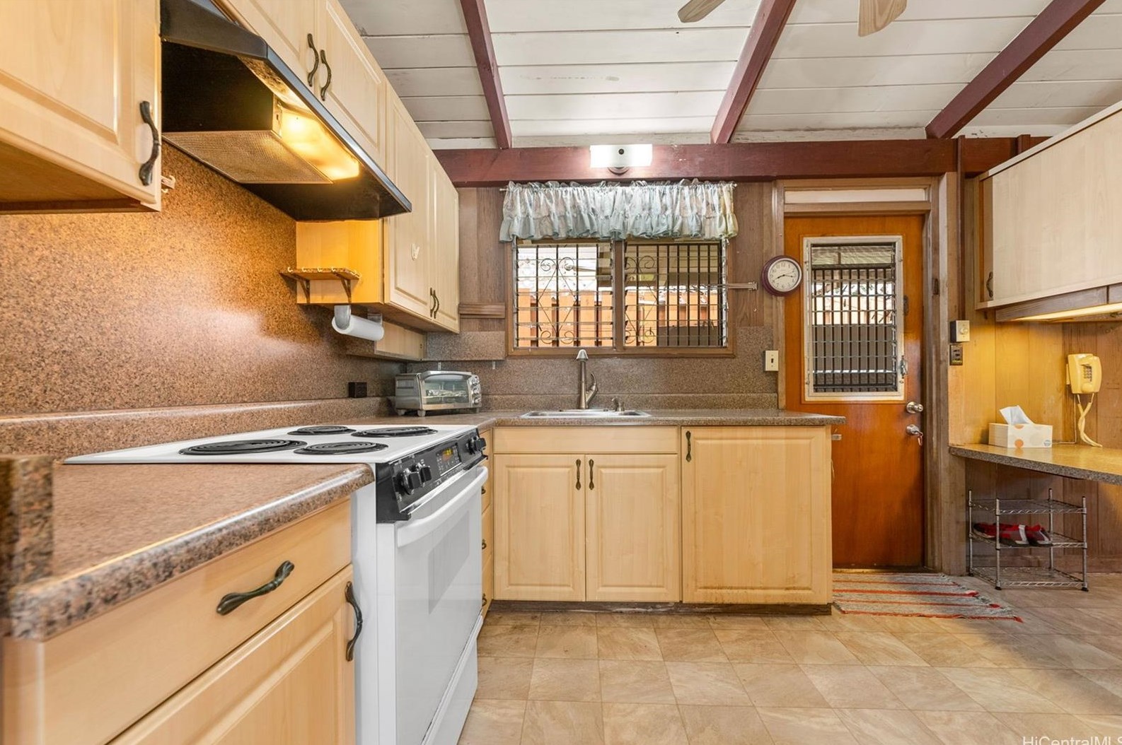 5210 Kilauea Ave, Honolulu HI  96816-5613 exterior