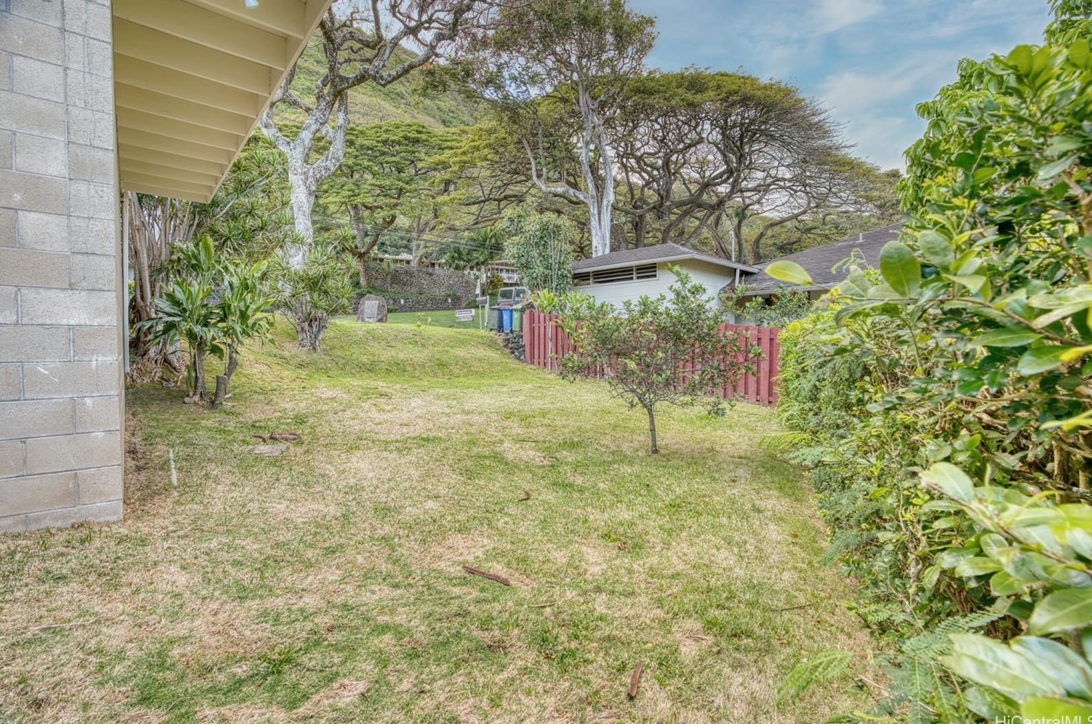 2959 Manoa Rd, Honolulu HI  96822-1852 exterior