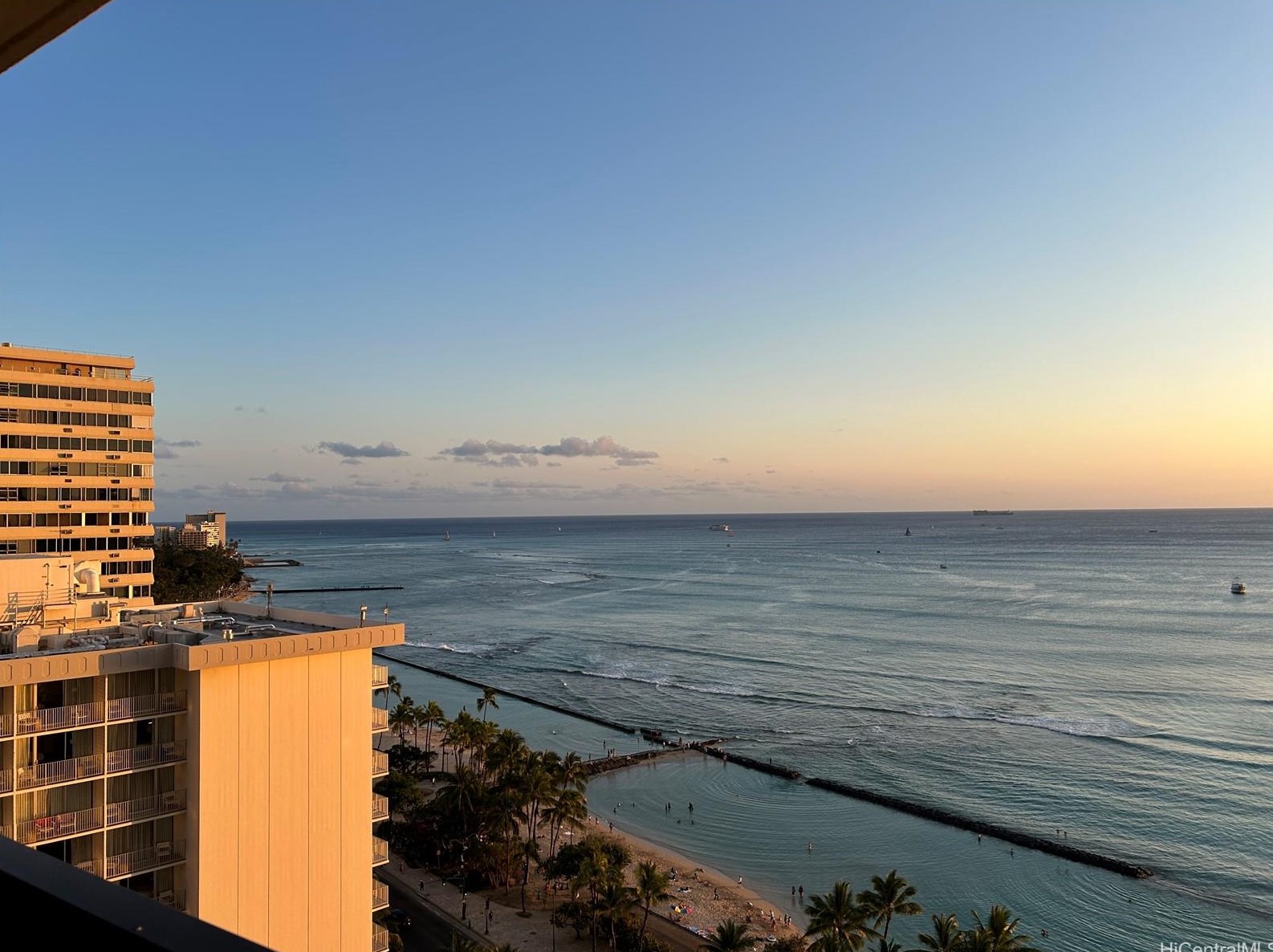 2470 Kalakaua Ave, Honolulu HI 96815-3265 exterior