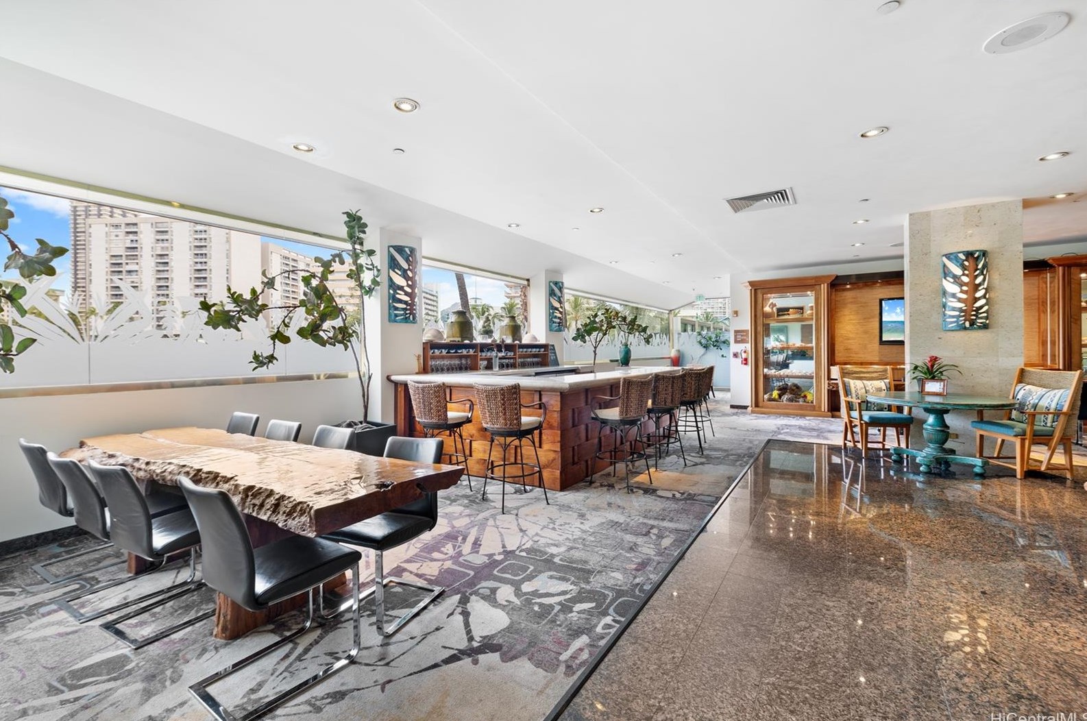 2045 Kalakaua Ave, Honolulu HI  96815-5118 exterior