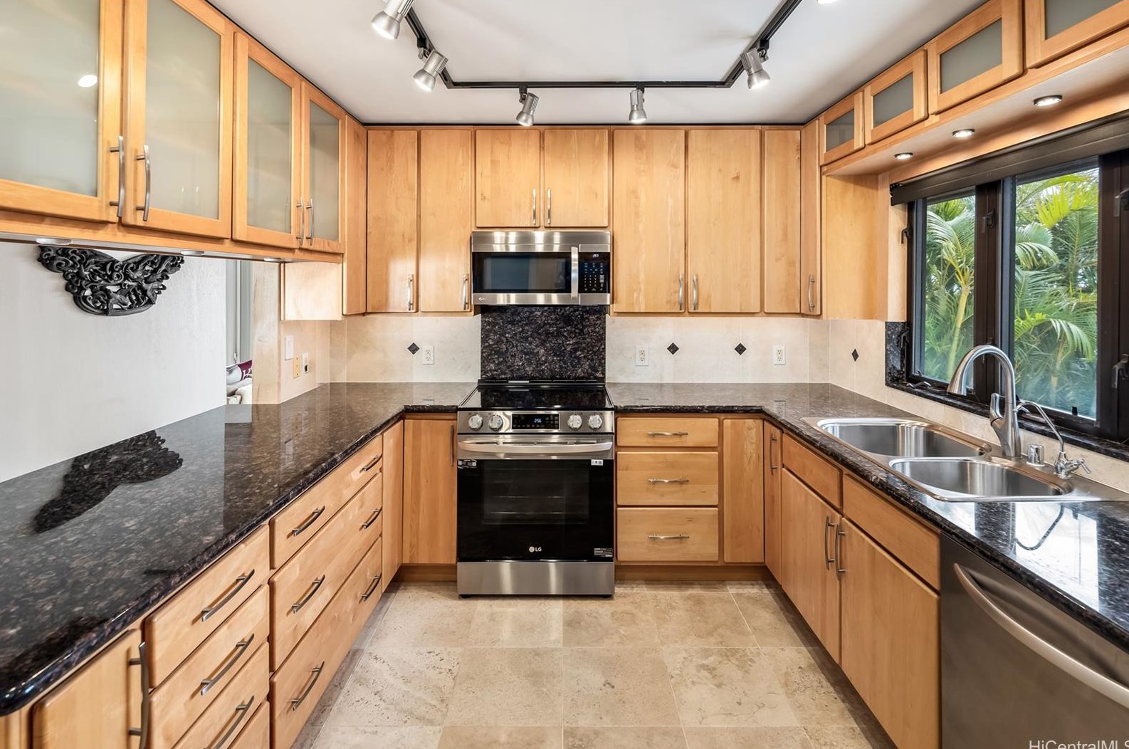 572 Maono Loop, Honolulu HI  96821-2527 exterior