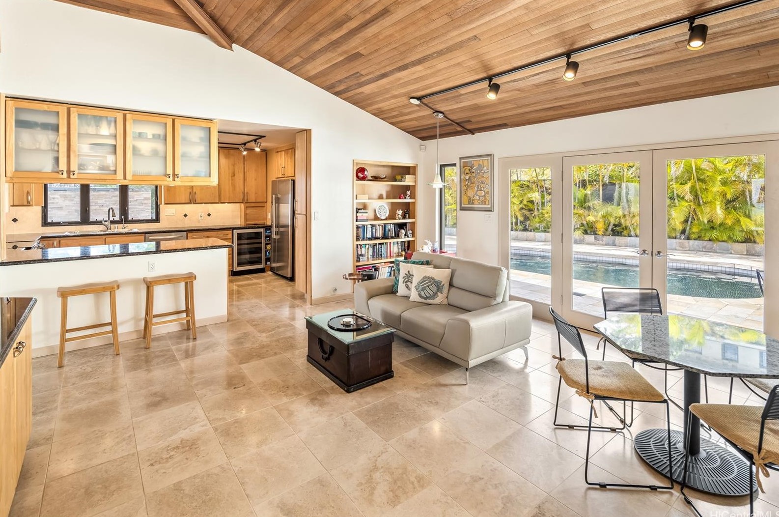 572 Maono Loop, Honolulu HI  96821-2527 exterior