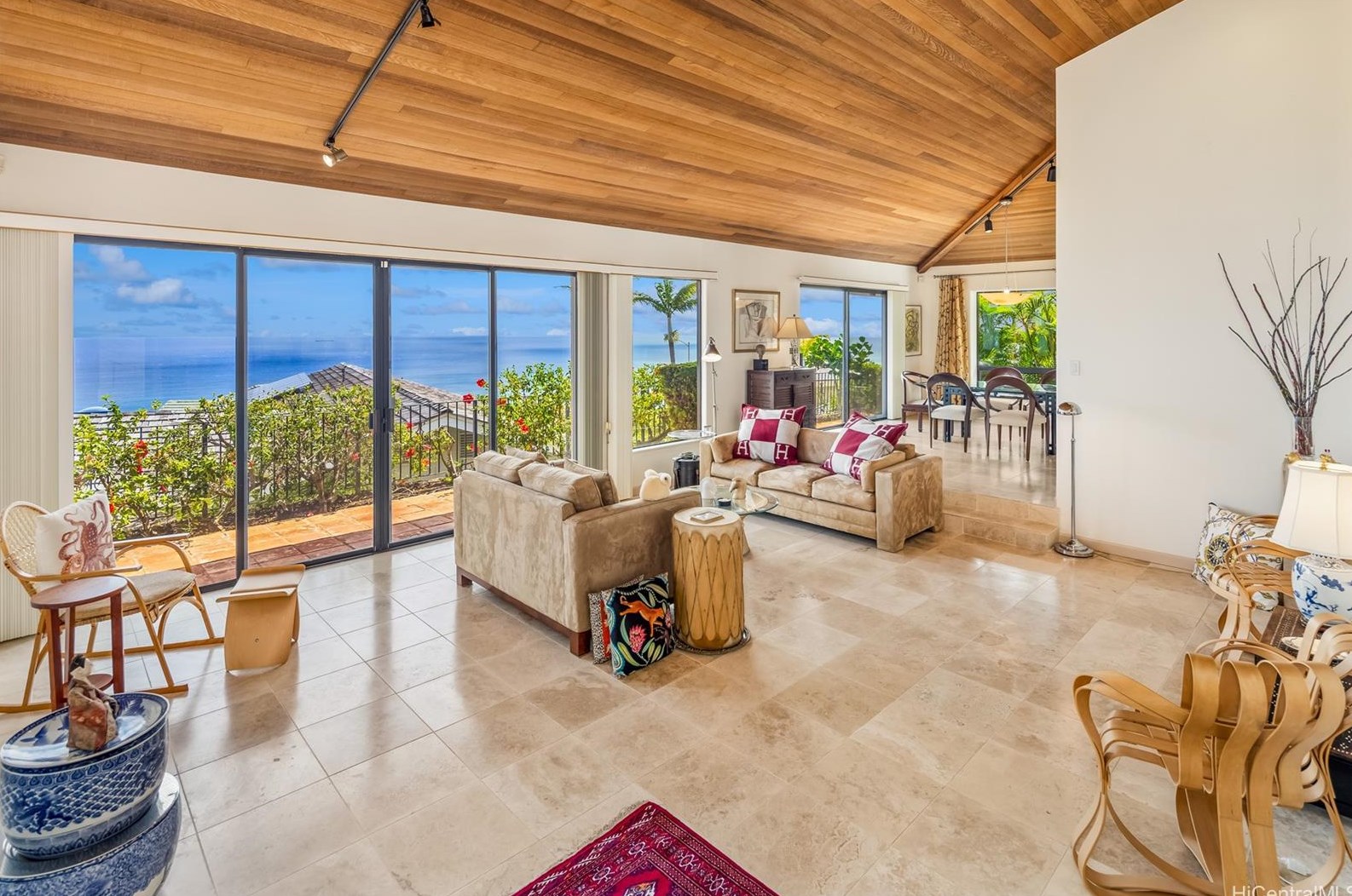 572 Maono Loop, Honolulu HI  96821-2527 exterior