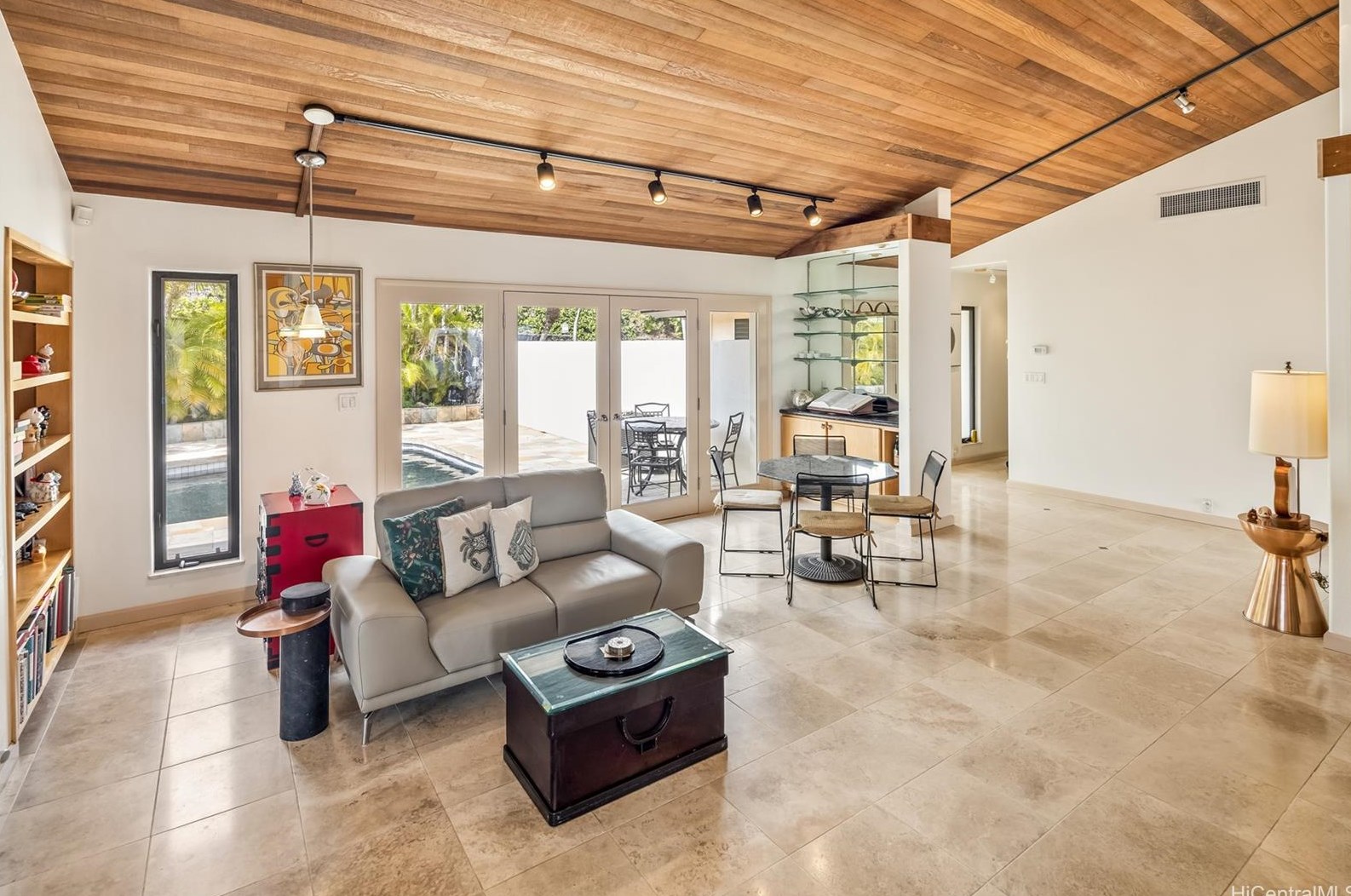 572 Maono Loop, Honolulu HI  96821-2527 exterior