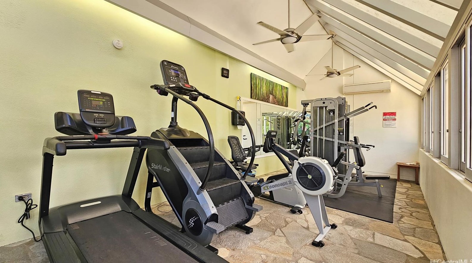 500 University Ave, Honolulu HI  96826-4904 exterior