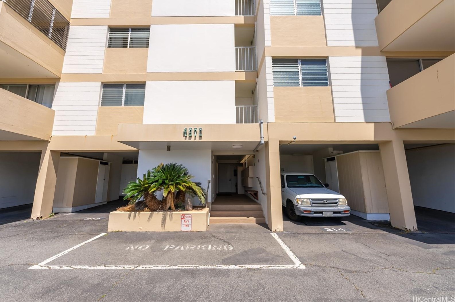 4970 Kilauea Ave, Honolulu HI  96816-5734 exterior