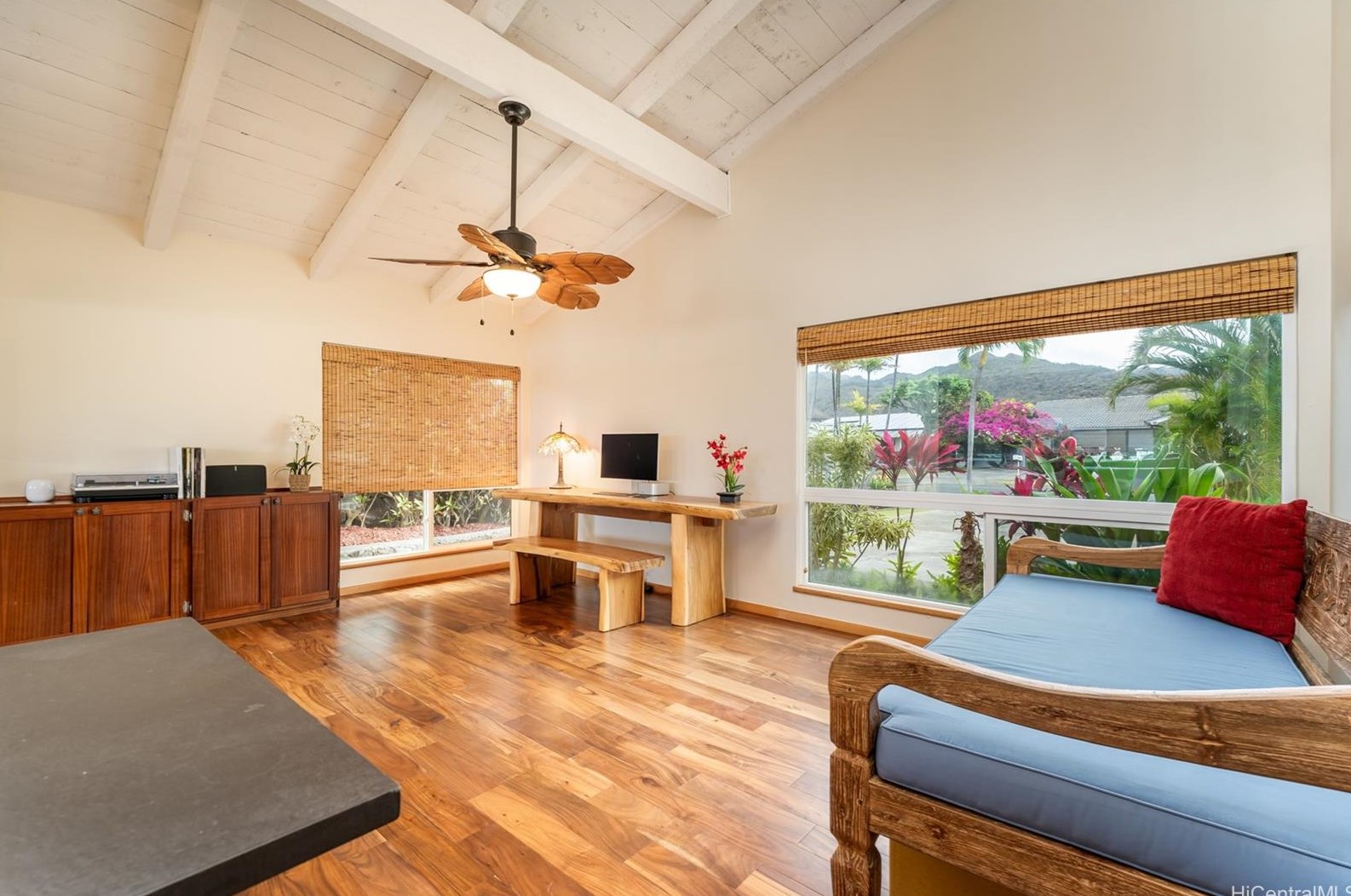6957 Niumalu Loop, Honolulu HI  96825-1637 exterior