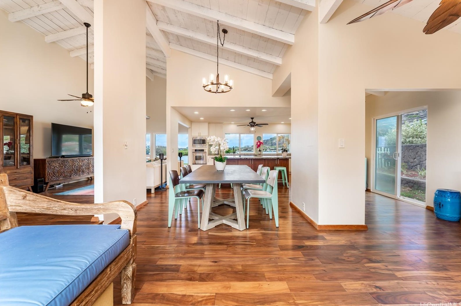 6957 Niumalu Loop, Honolulu HI  96825-1644 exterior