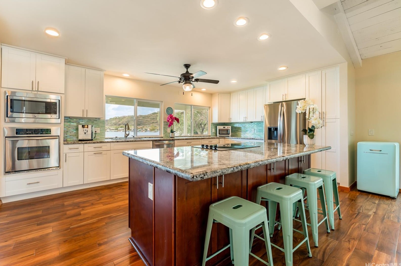 6957 Niumalu Loop, Honolulu HI  96825-1644 exterior