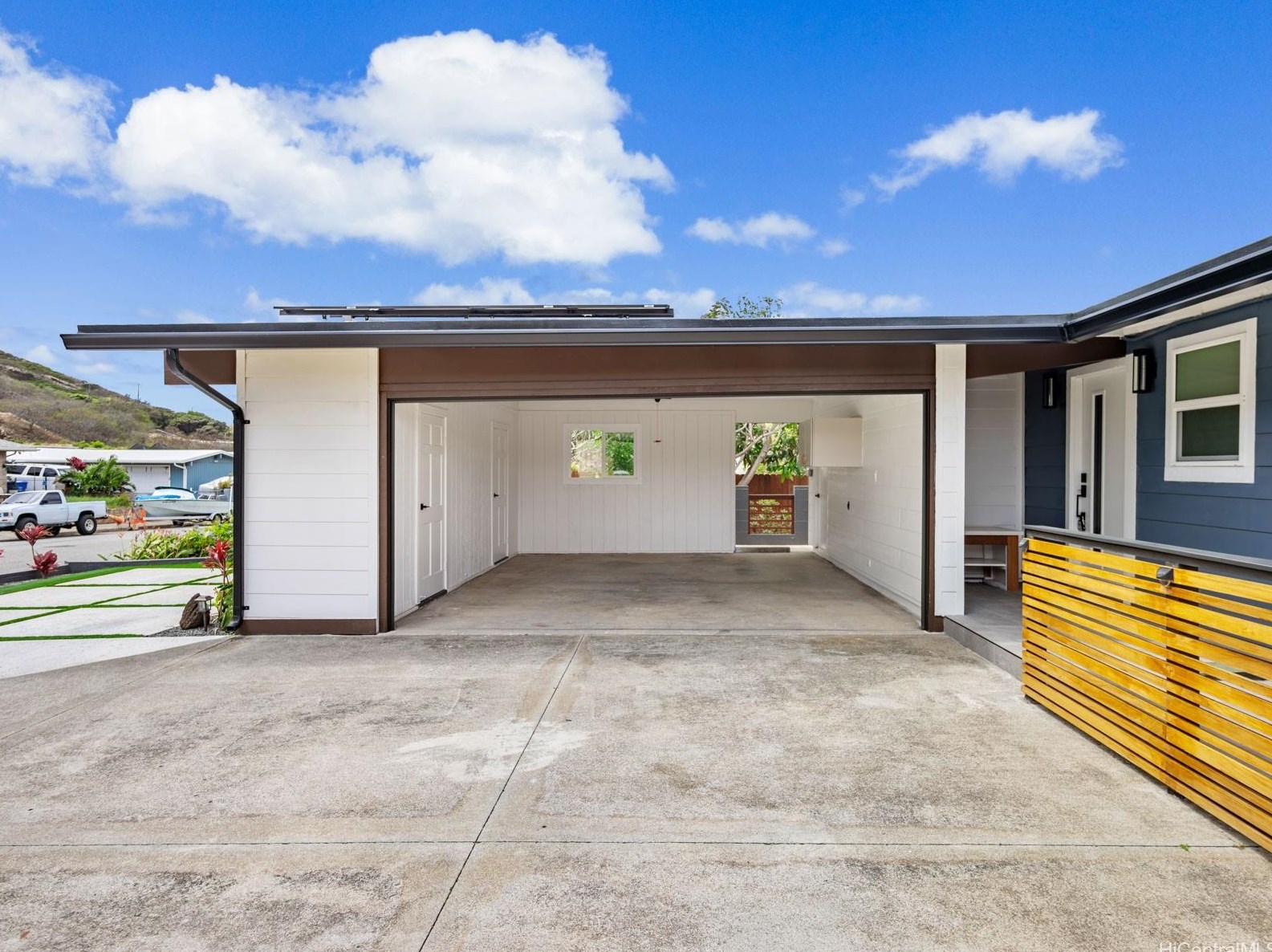 794 Ahukini St, Honolulu HI  96825-2425 exterior