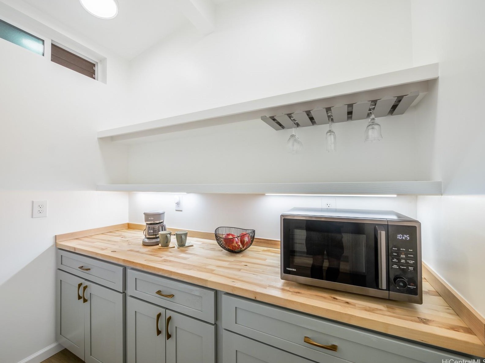 794 Ahukini St, Honolulu HI  96825-2425 exterior