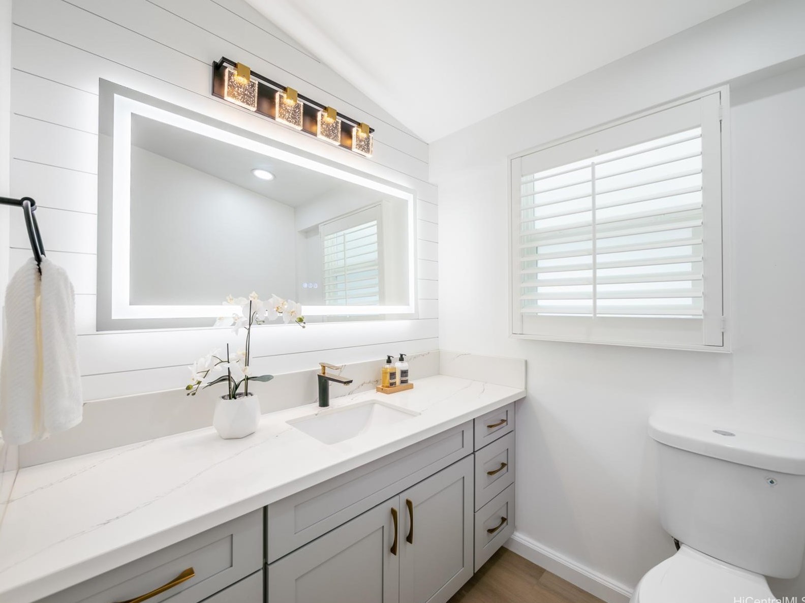 794 Ahukini St, Honolulu HI  96825-2425 exterior