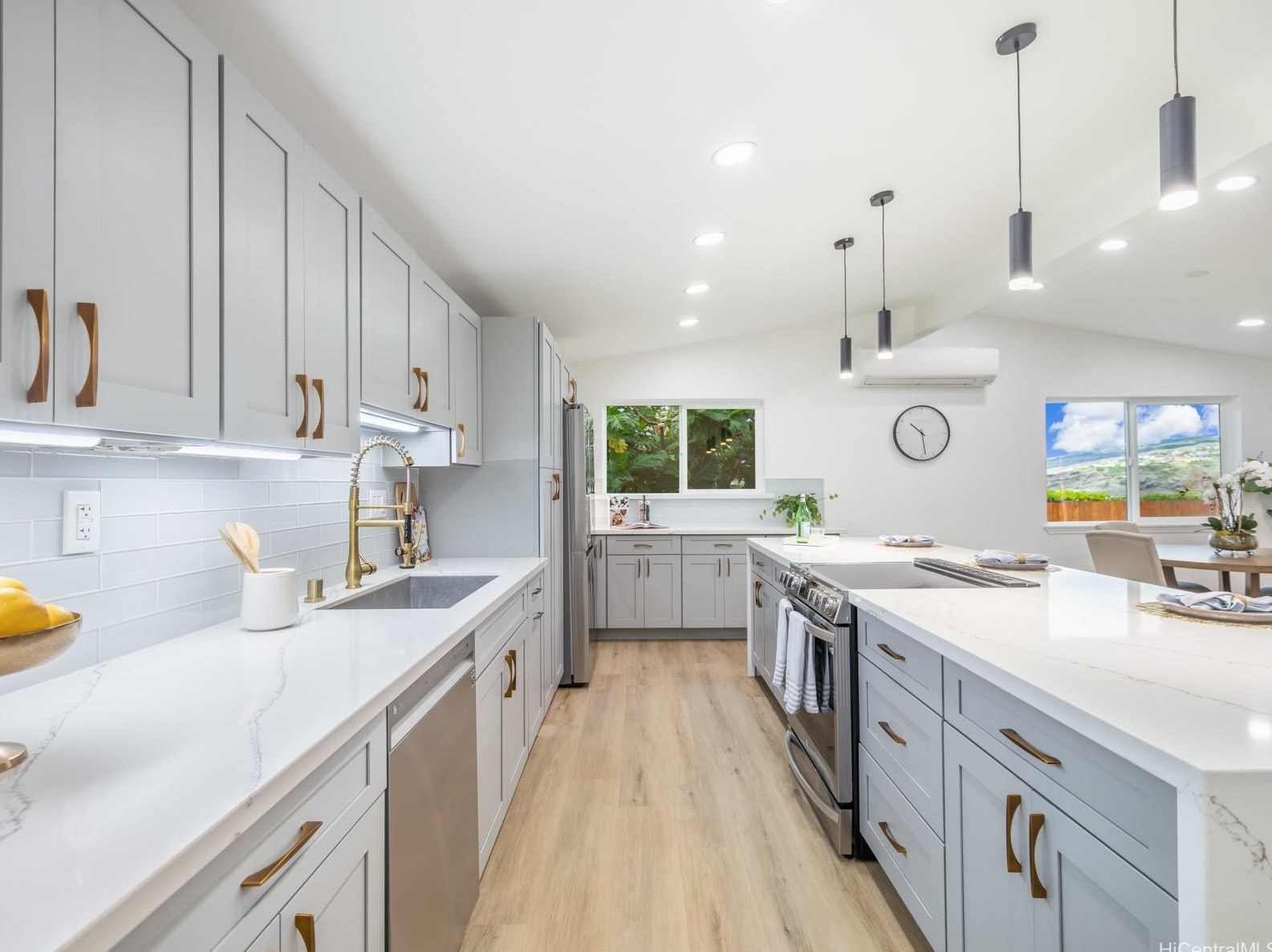 794 Ahukini St, Honolulu HI  96825-2425 exterior