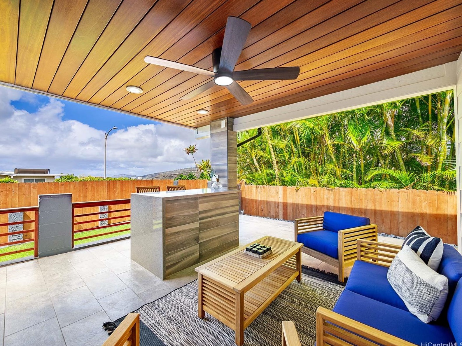 794 Ahukini St, Honolulu HI  96825-2425 exterior