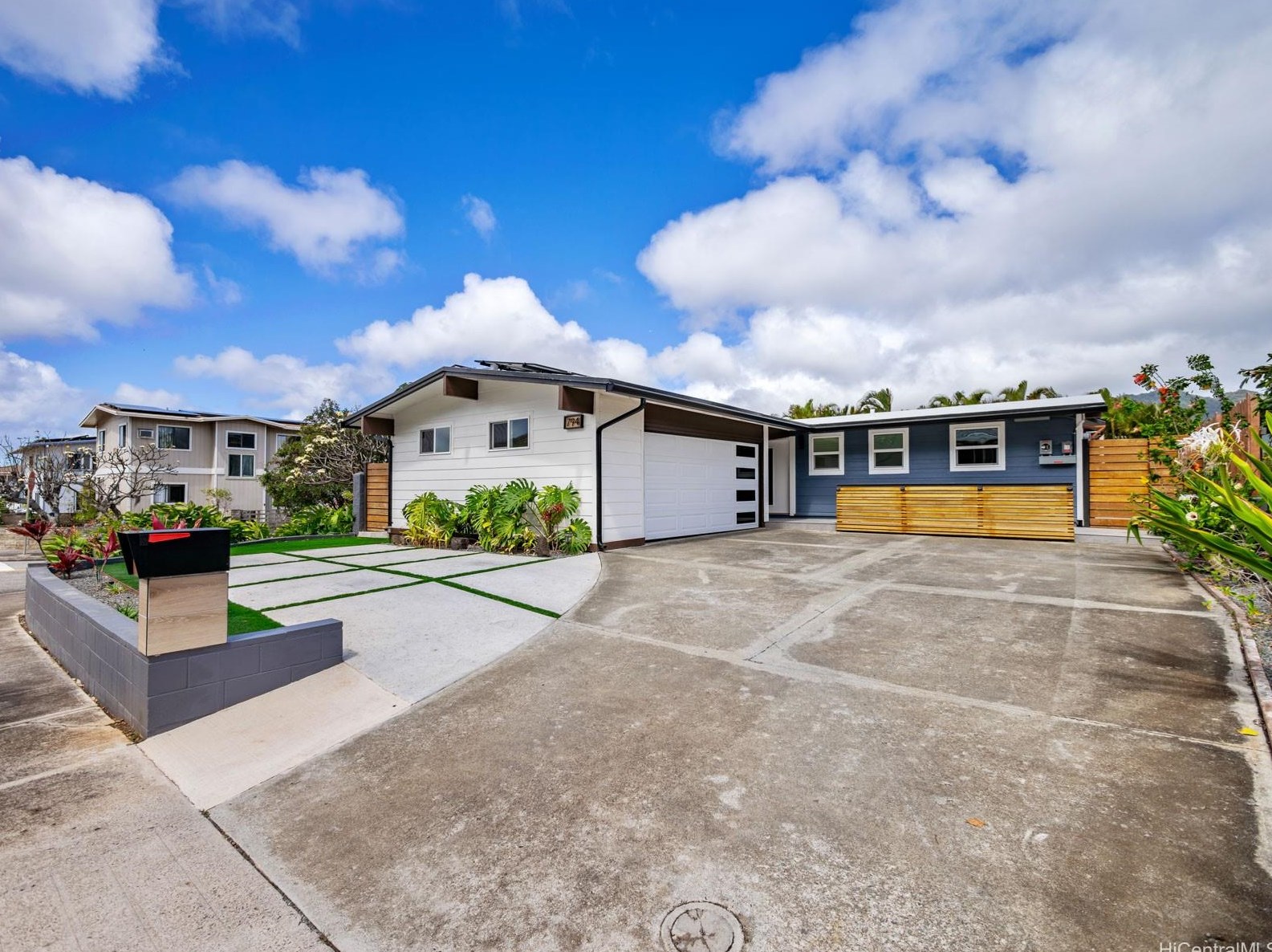 794 Ahukini St, Honolulu HI  96825-2425 exterior