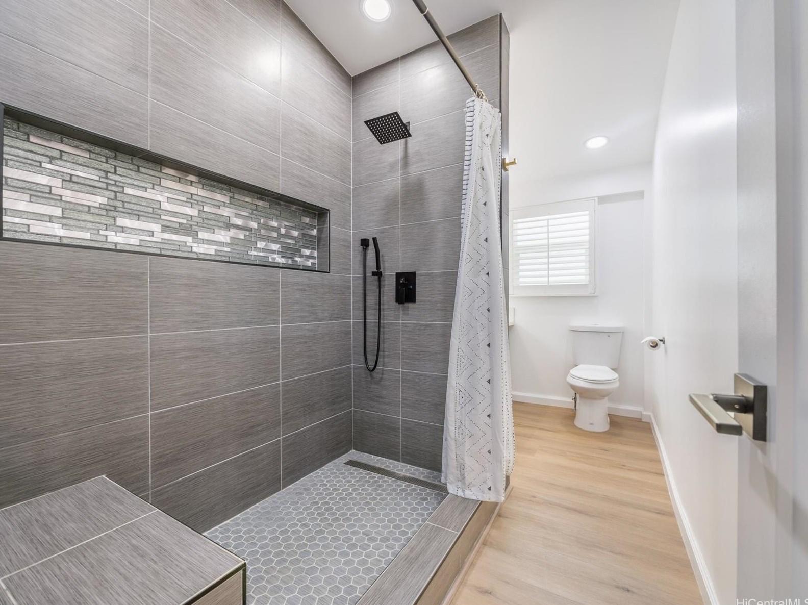 794 Ahukini St, Honolulu HI  96825-2425 exterior