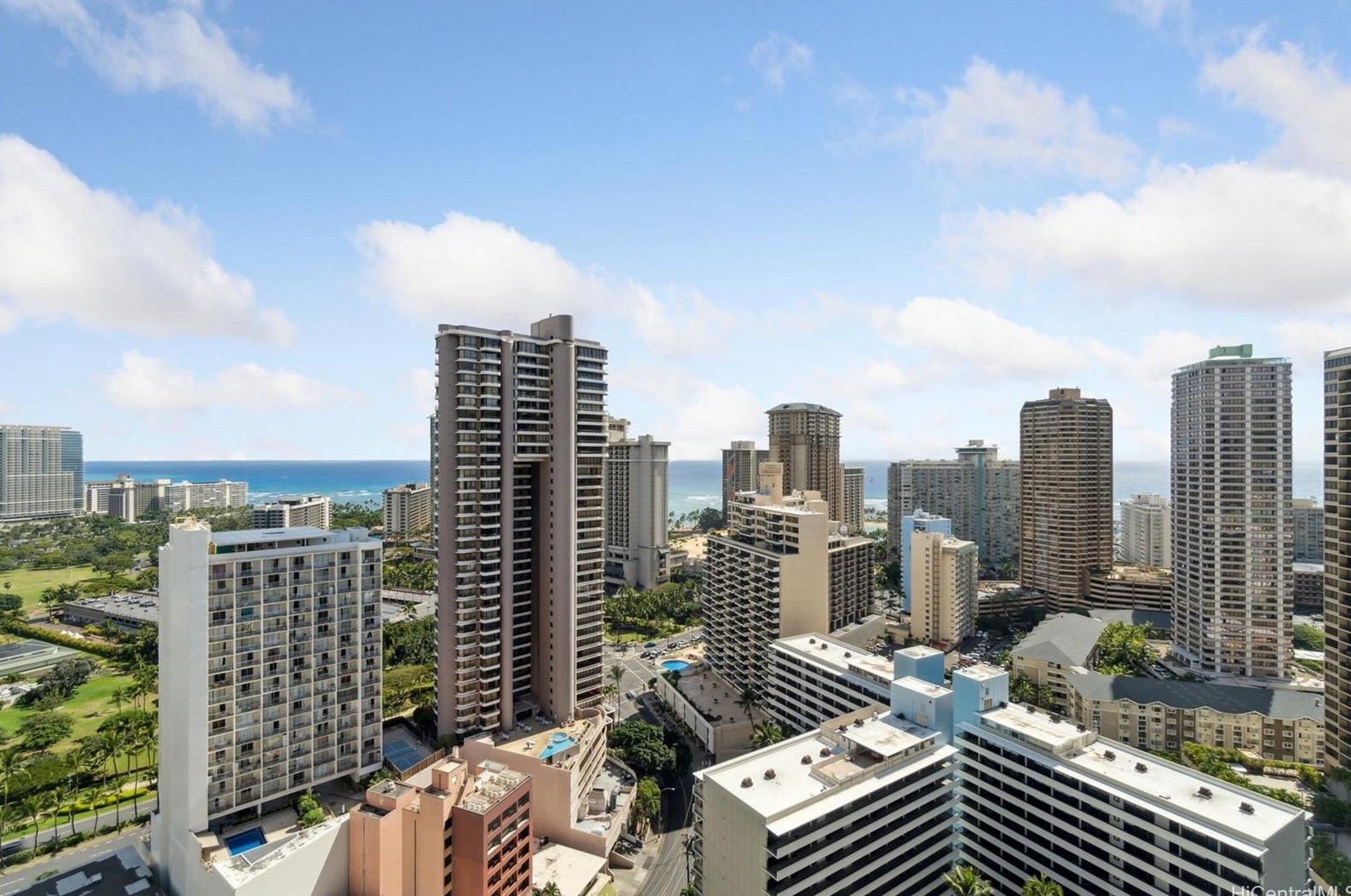 469 Ena Rd, Honolulu HI  96815-1749 exterior