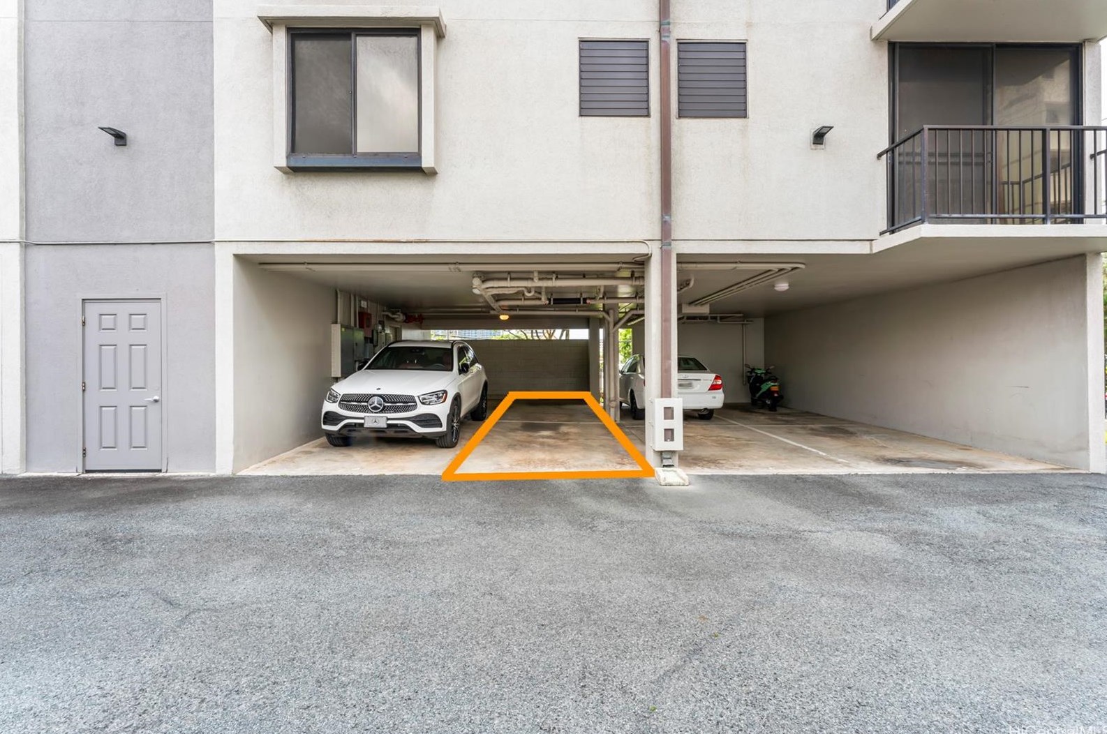 907 Birch St, Honolulu HI  96814-2321 exterior