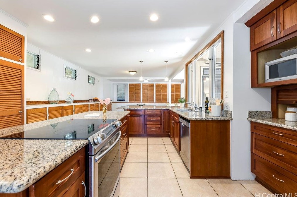 1649 Bertram St, Honolulu HI  96816-1928 exterior