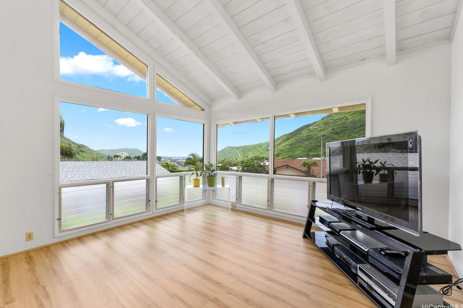 839 Hahaione St, Honolulu HI  96825-1039 exterior