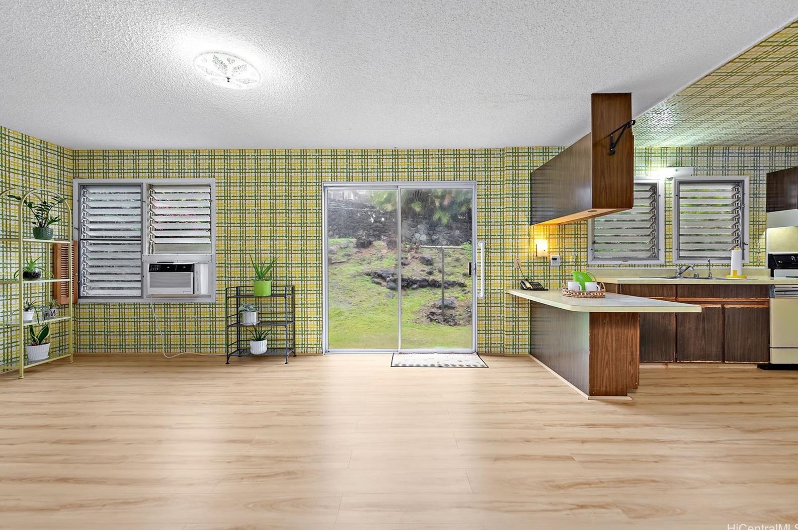 839 Hahaione St, Honolulu HI  96825-1039 exterior