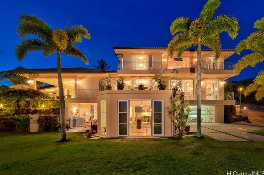 552 Moaniala St, Honolulu HI  96821-2569 exterior