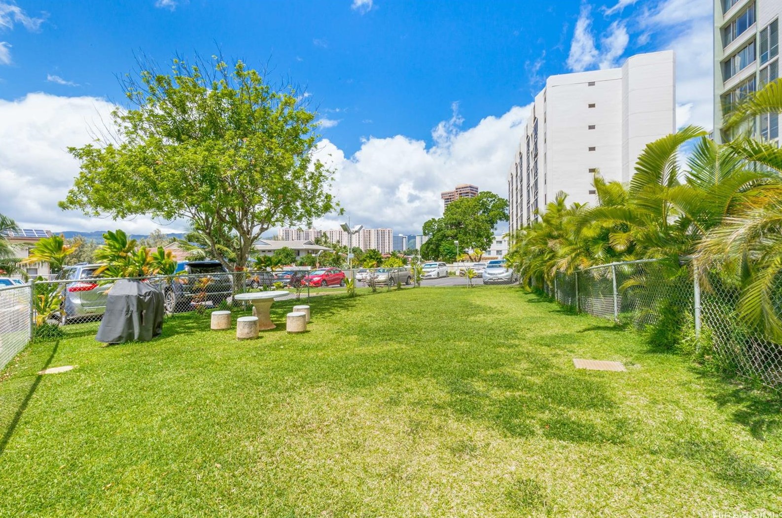 5210 Likini St, Honolulu HI  96818-3034 exterior