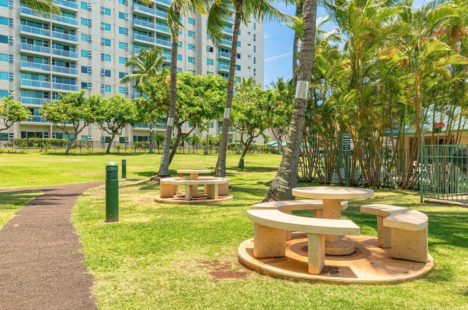 3009 Ala Makahala Pl, Honolulu HI  96818-1698 exterior