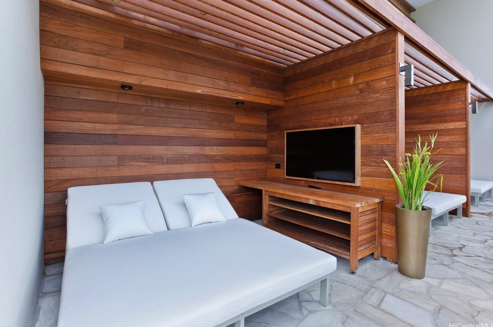 383 Kalaimoku St, Honolulu HI  96815 exterior